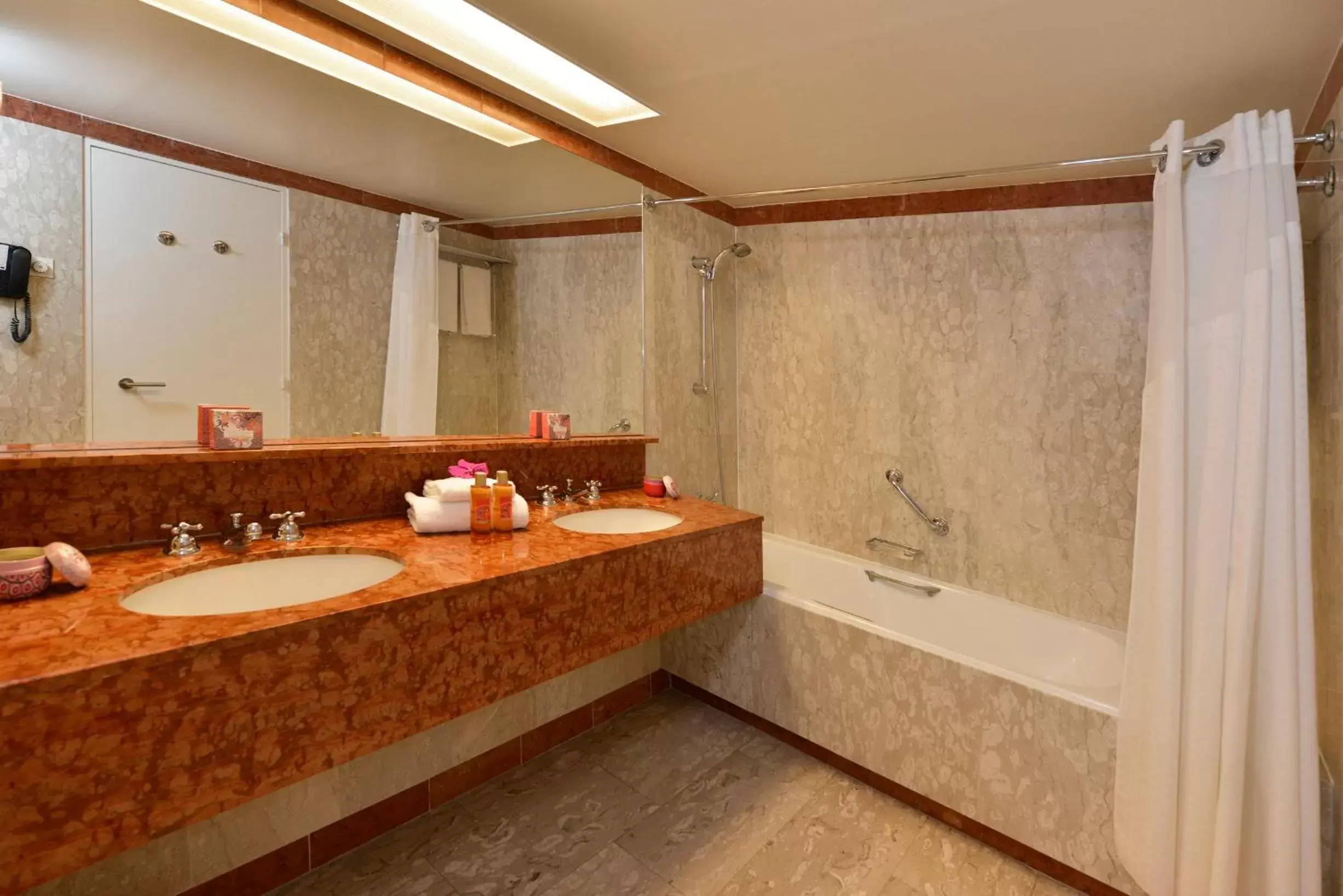 Standard Room in Holiday Inn Nice by IHG Standard Room in Holiday Inn Nice by IHG