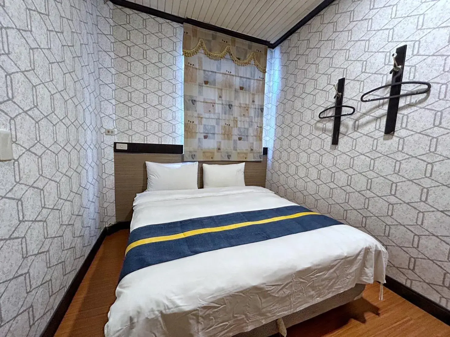 Property building, Bed in Fulong Hotel