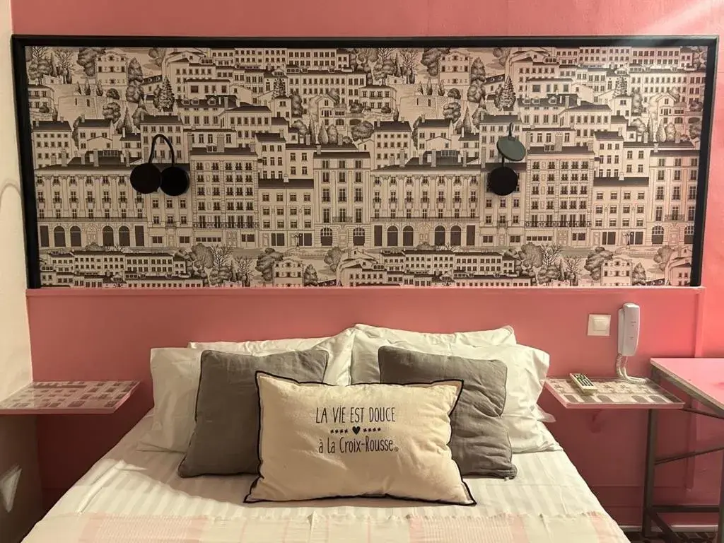 Bed in Hôtel de la Croix-Rousse