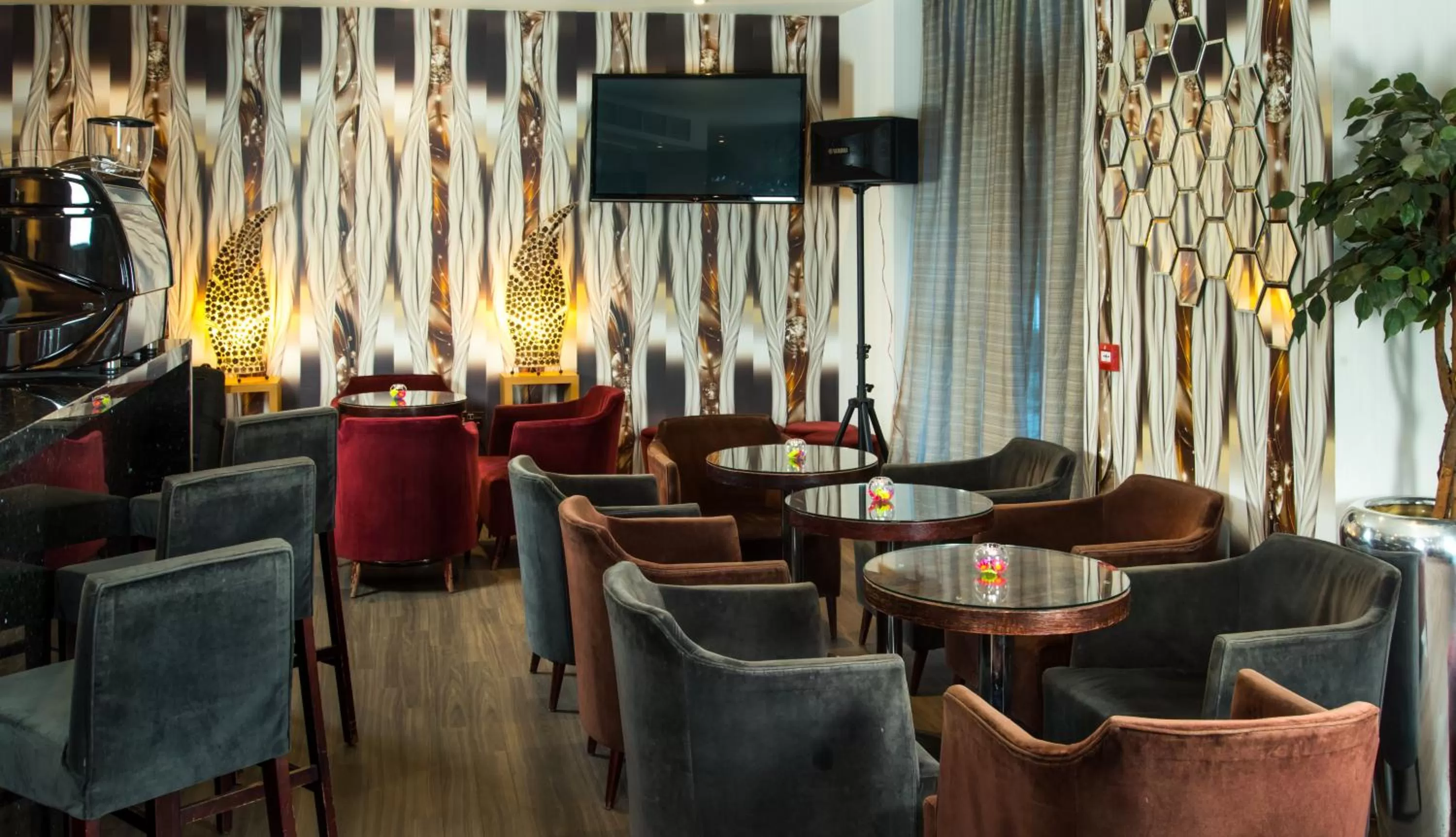 Lounge or bar in The Park City Grand Plaza Kensington Hotel