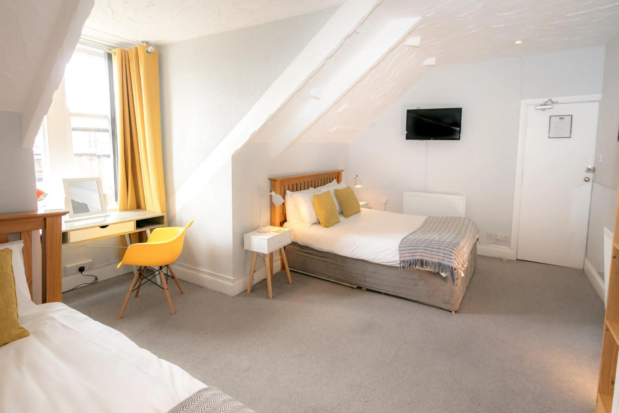 Photo of the whole room in Kenilworth Hotel