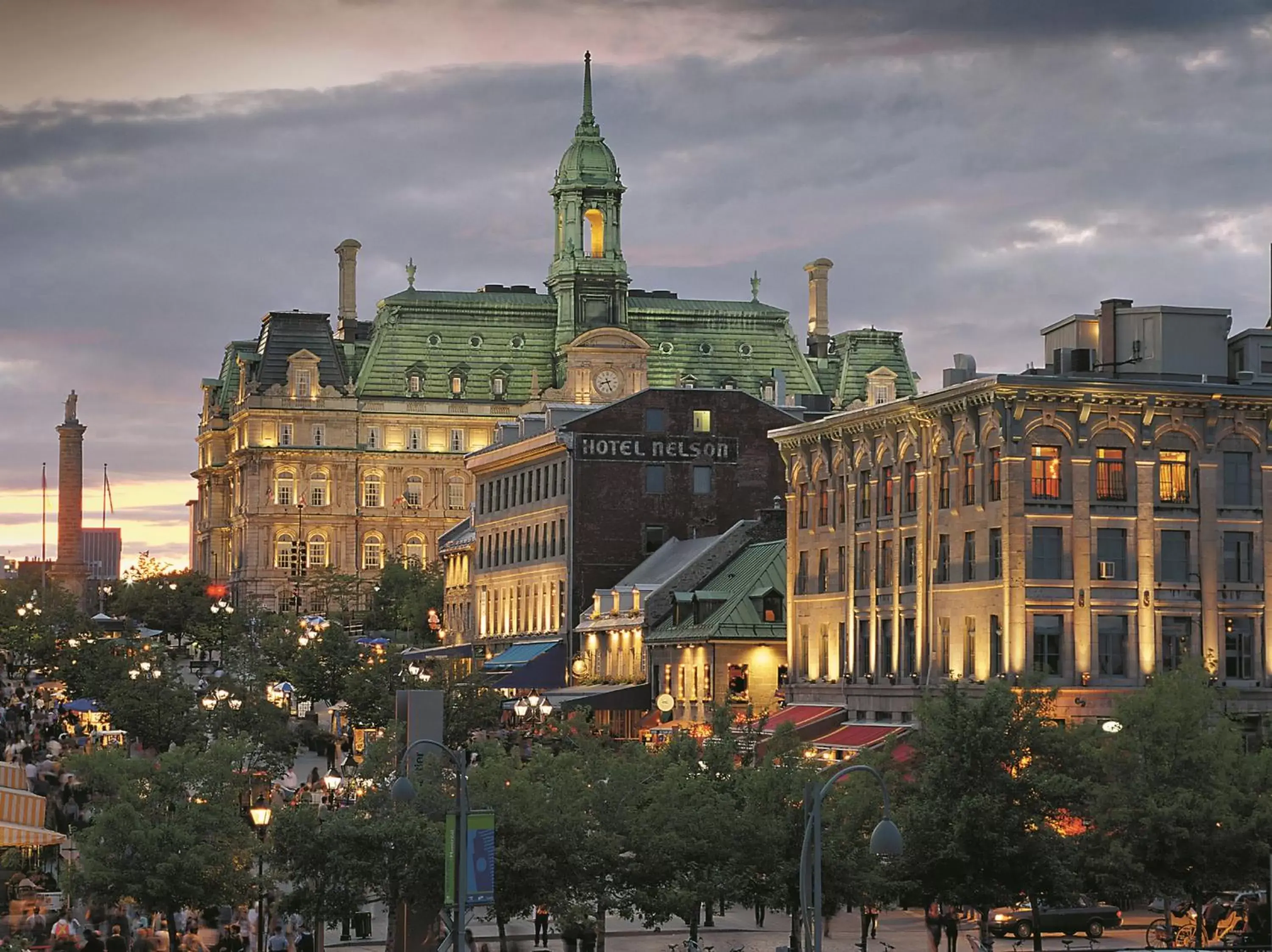 Nearby landmark in Holiday Inn Hotel & Suites - Montreal Centre-ville Ouest, an IHG Hotel