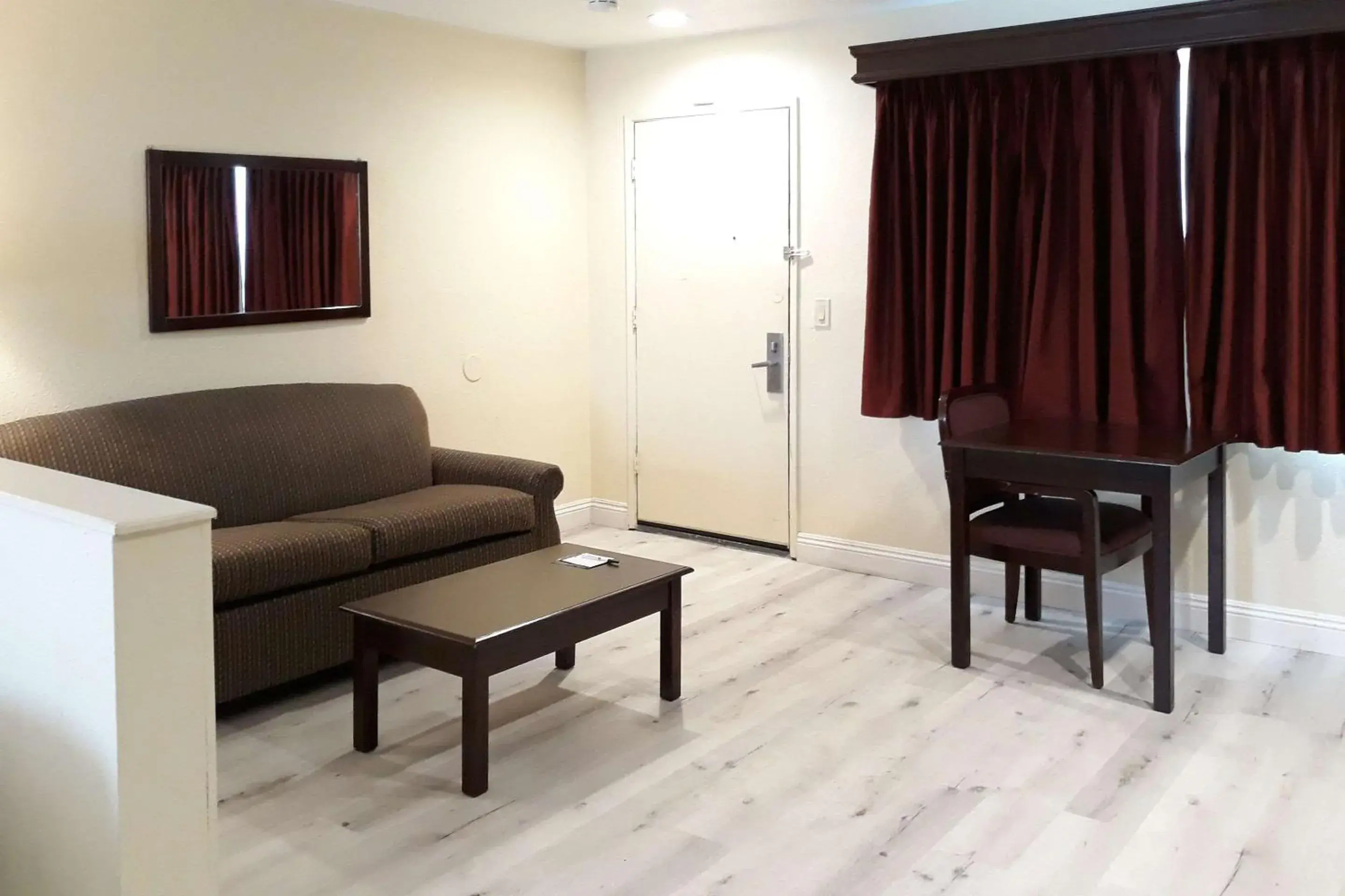 Photo of the whole room, Seating Area in Quality Inn & Suites El Cajon San Diego East
