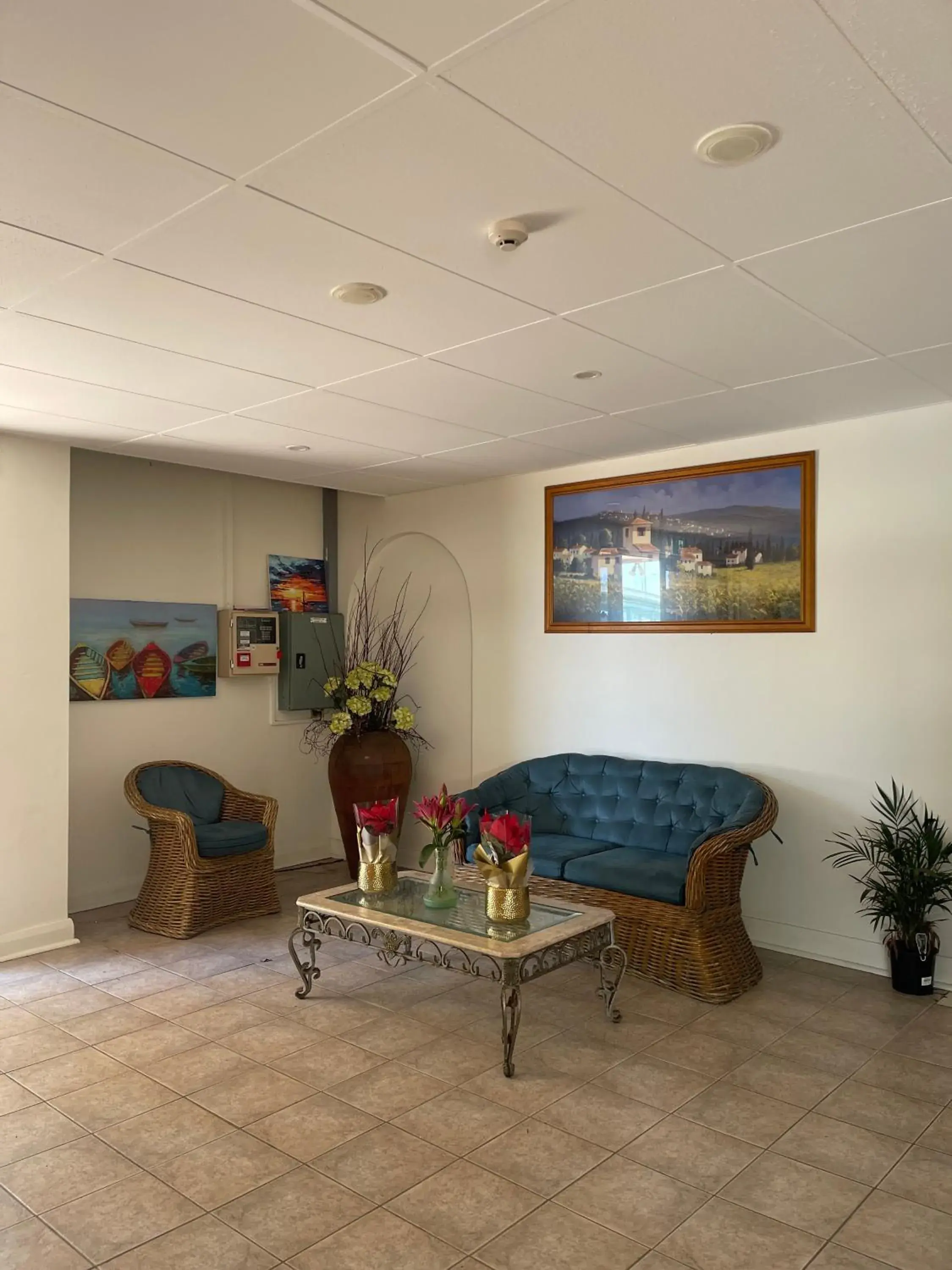 Living room, Lobby/Reception in El Lago Waters Motel