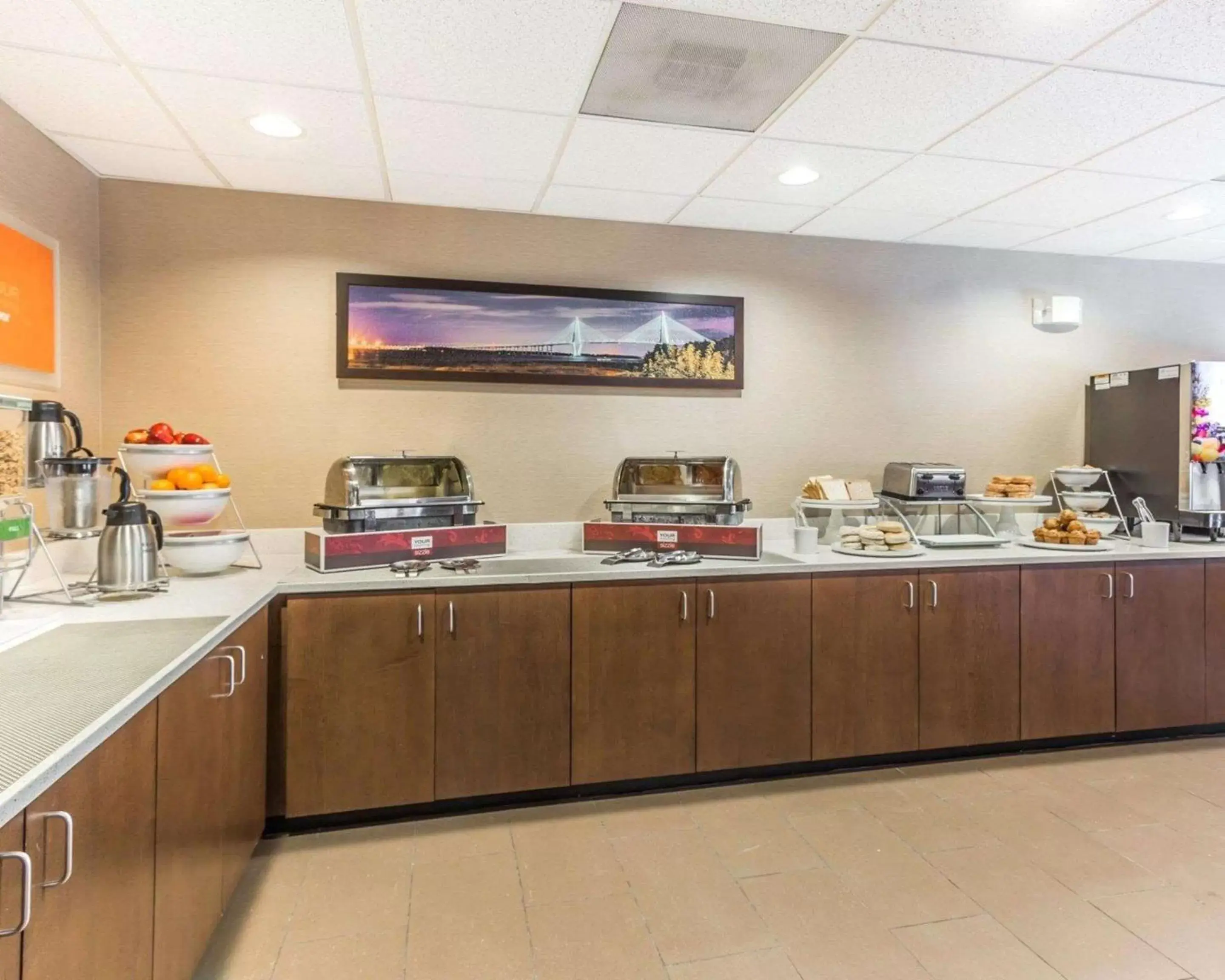 Restaurant/Places to Eat in Comfort Suites at Isle of Palms Connector