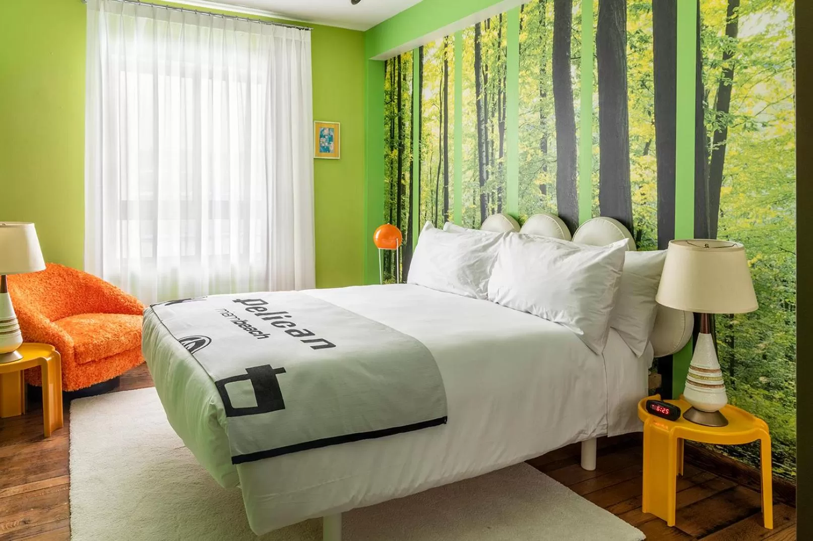 Photo of the whole room, Bed in Pelican Hotel