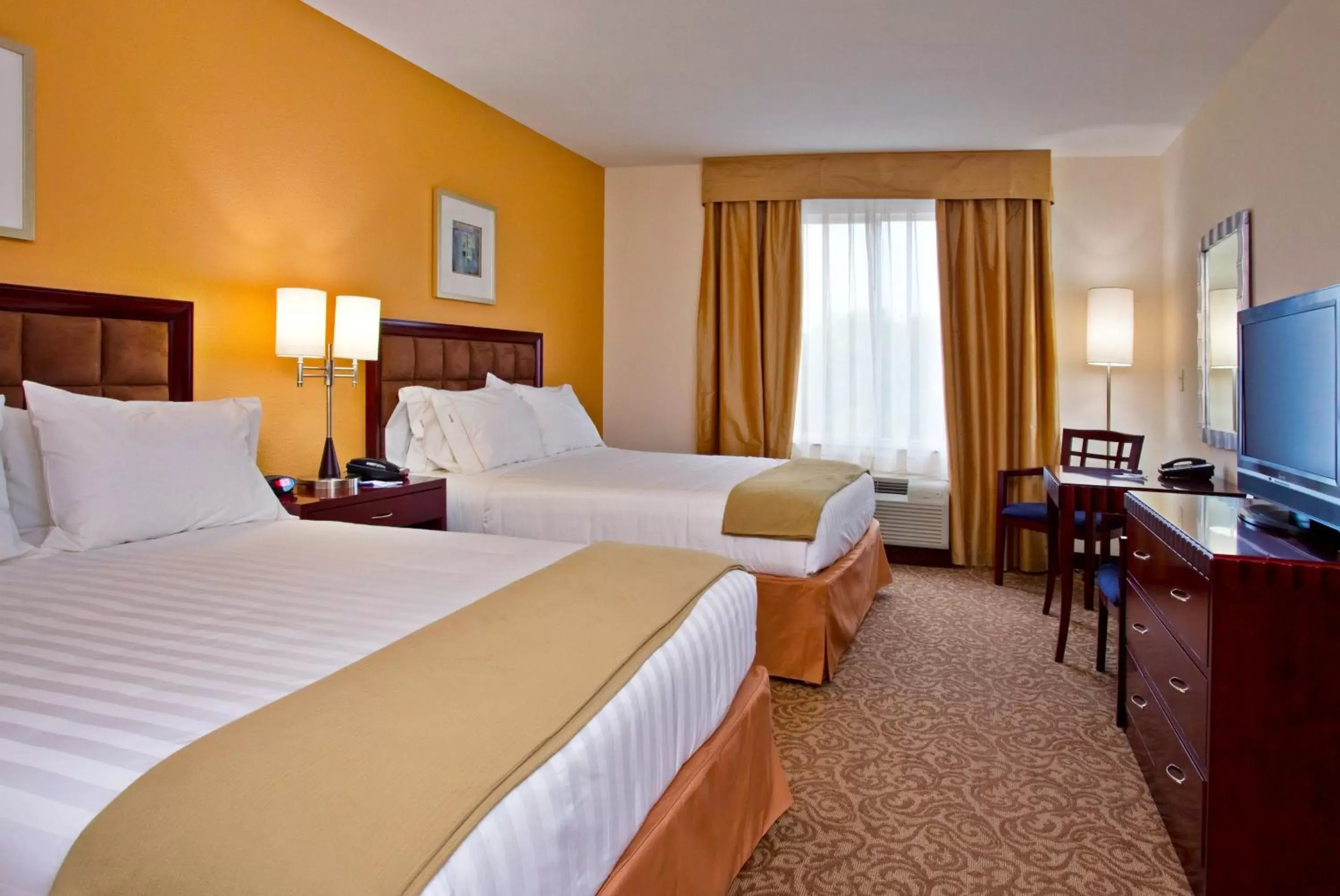 Photo of the whole room, Bed in Holiday Inn Express Hotel & Suites Brooksville-I-75, an IHG Hotel