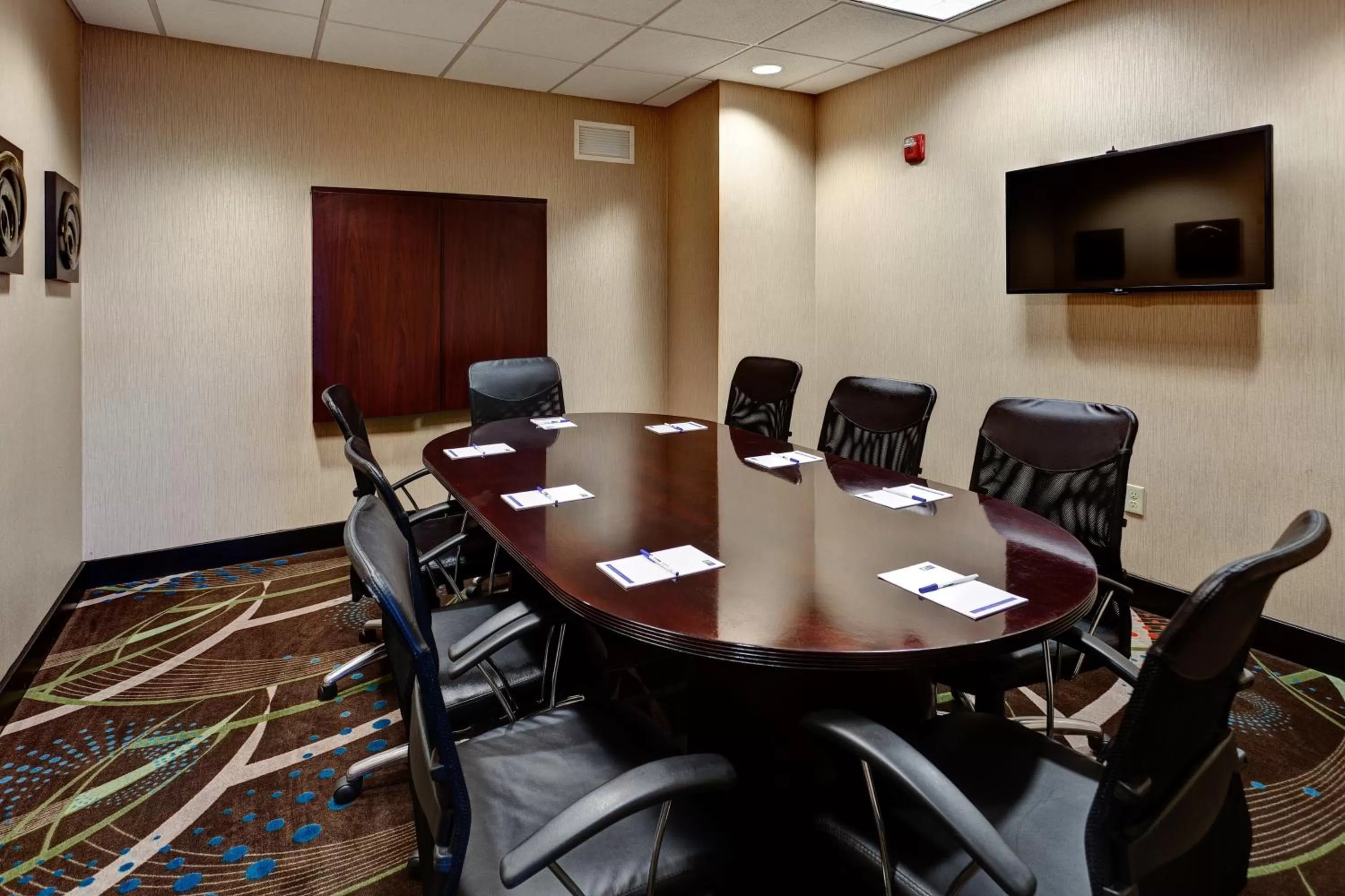 Meeting/conference room in Holiday Inn Express Northwest Maize by IHG