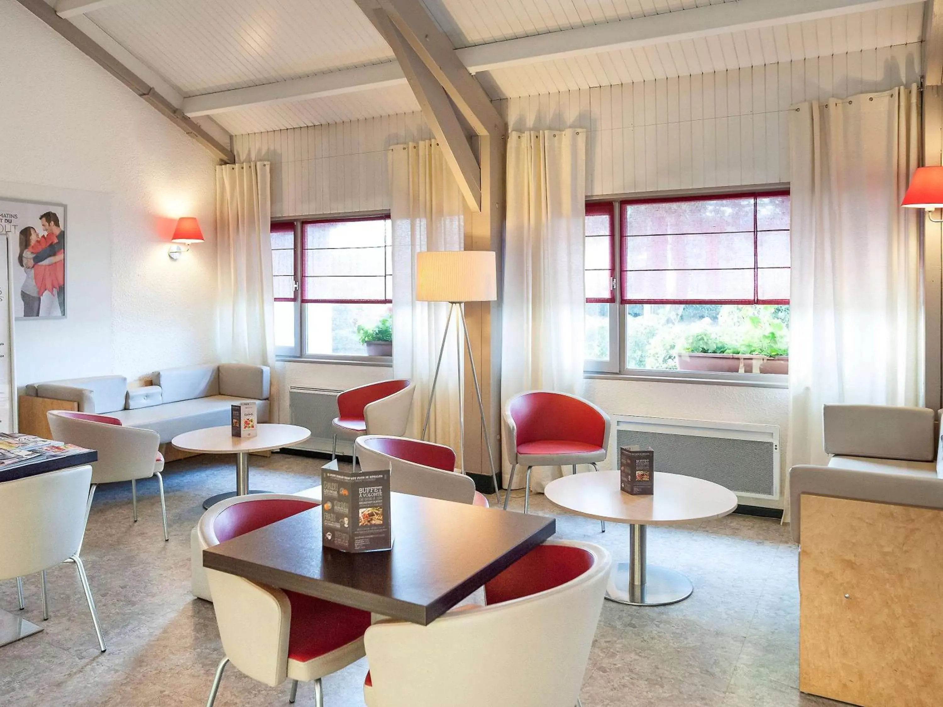 Lounge or bar, Seating Area in ibis Moulins