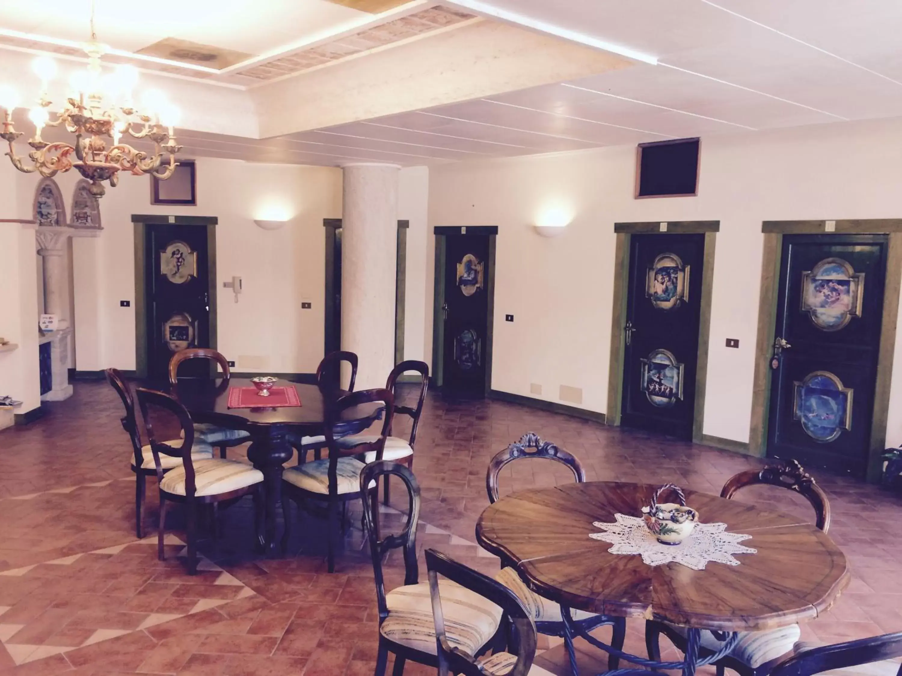 Communal lounge/ TV room, Restaurant/Places to Eat in La Lanterna