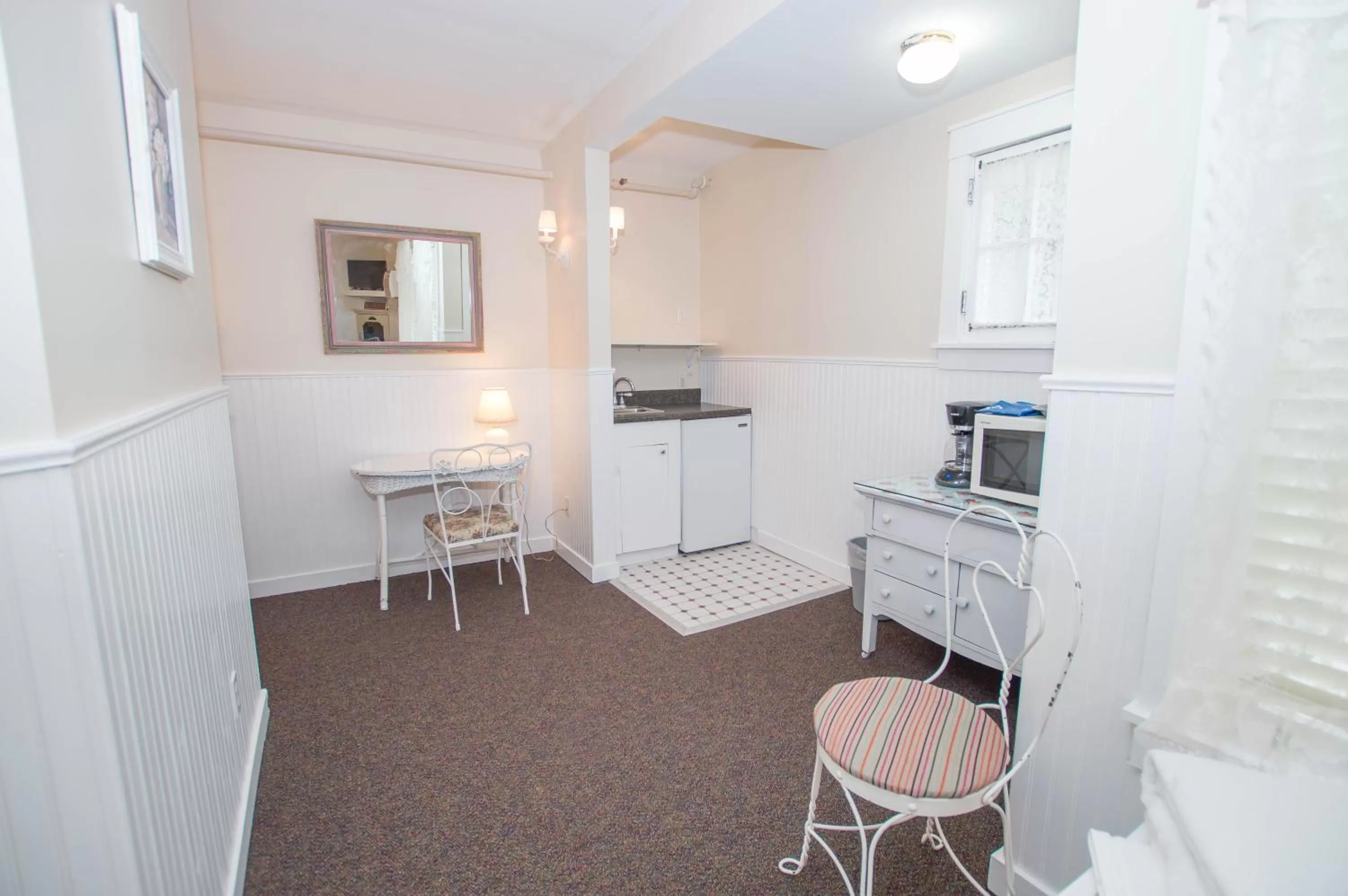 Toilet in Terrace Inn and 1911 Restaurant