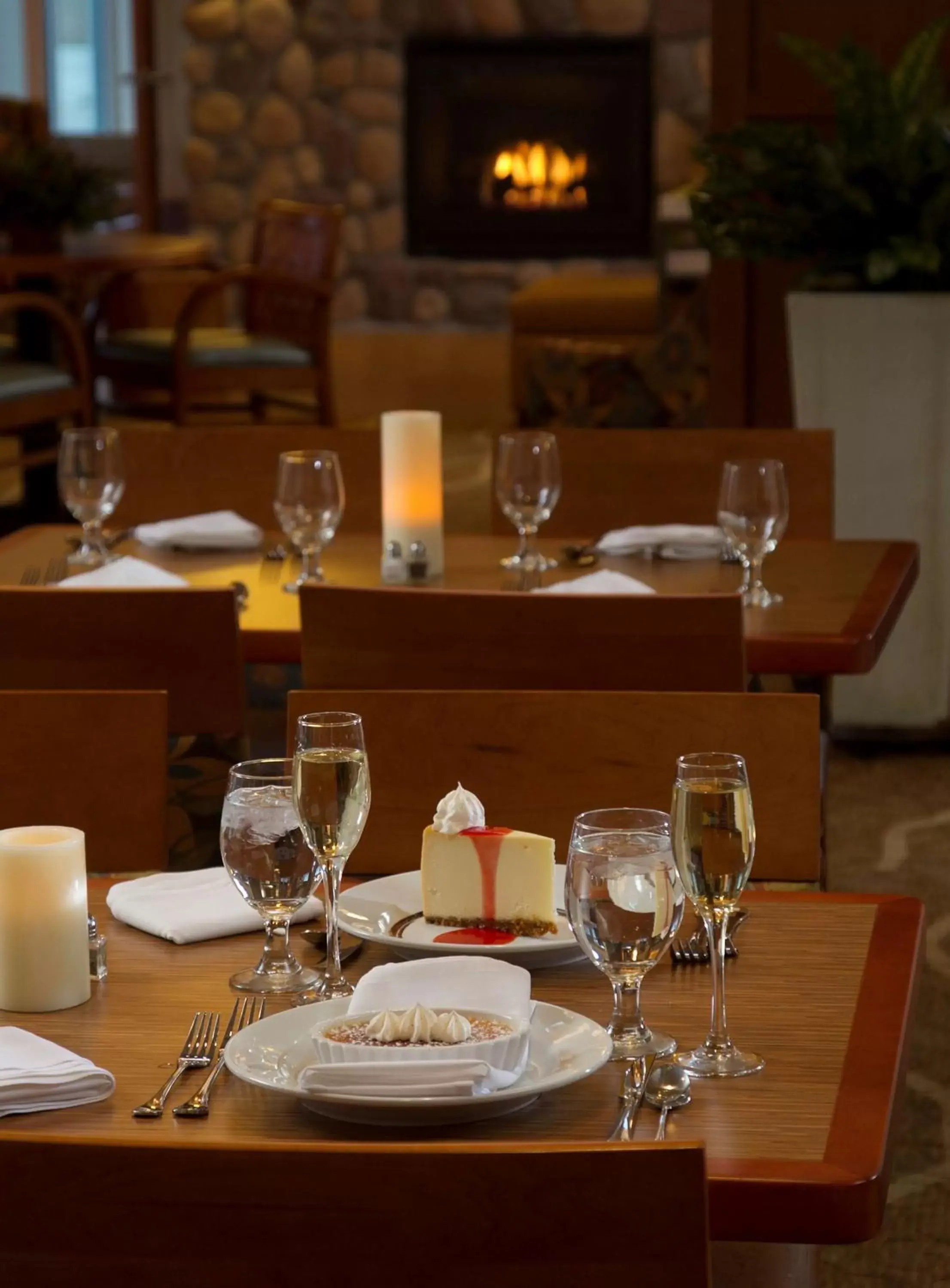 Dining area, Restaurant/Places to Eat in Hilton Garden Inn Cedar Falls Conference Center