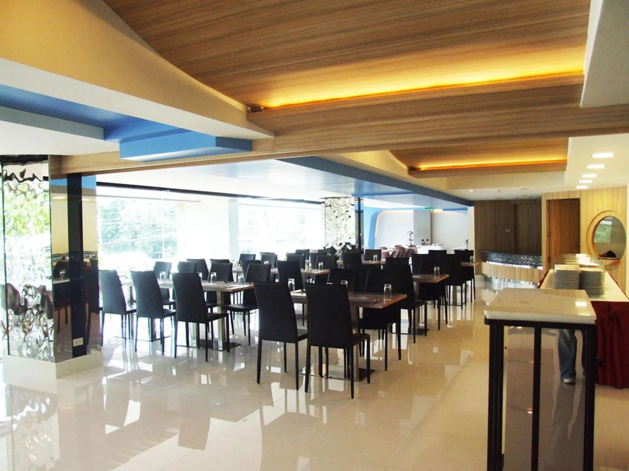 Restaurant/places to eat in Grand Tower Inn Sathorn Hotel