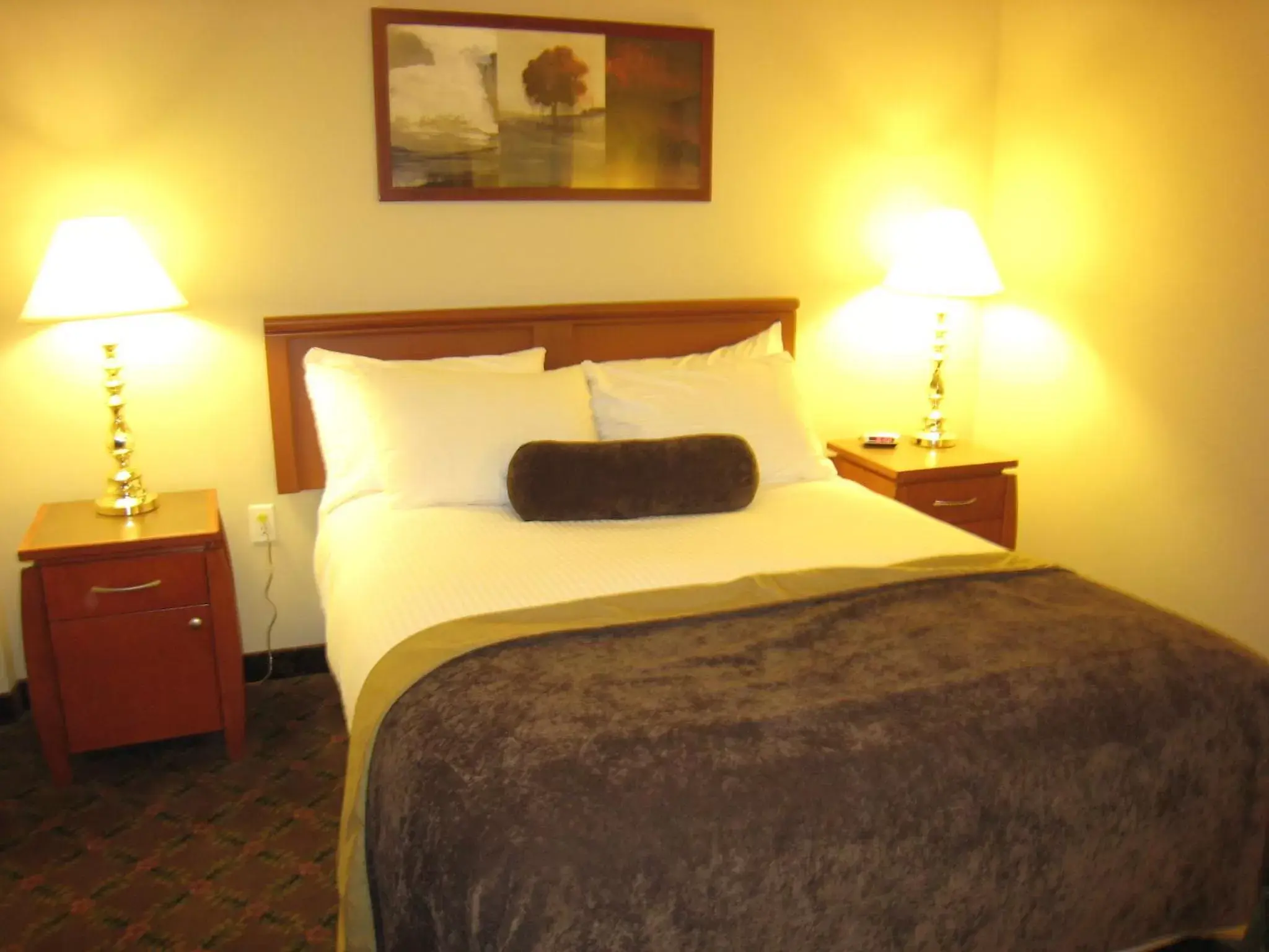 Bed in Super 8 by Wyndham Castlegar BC