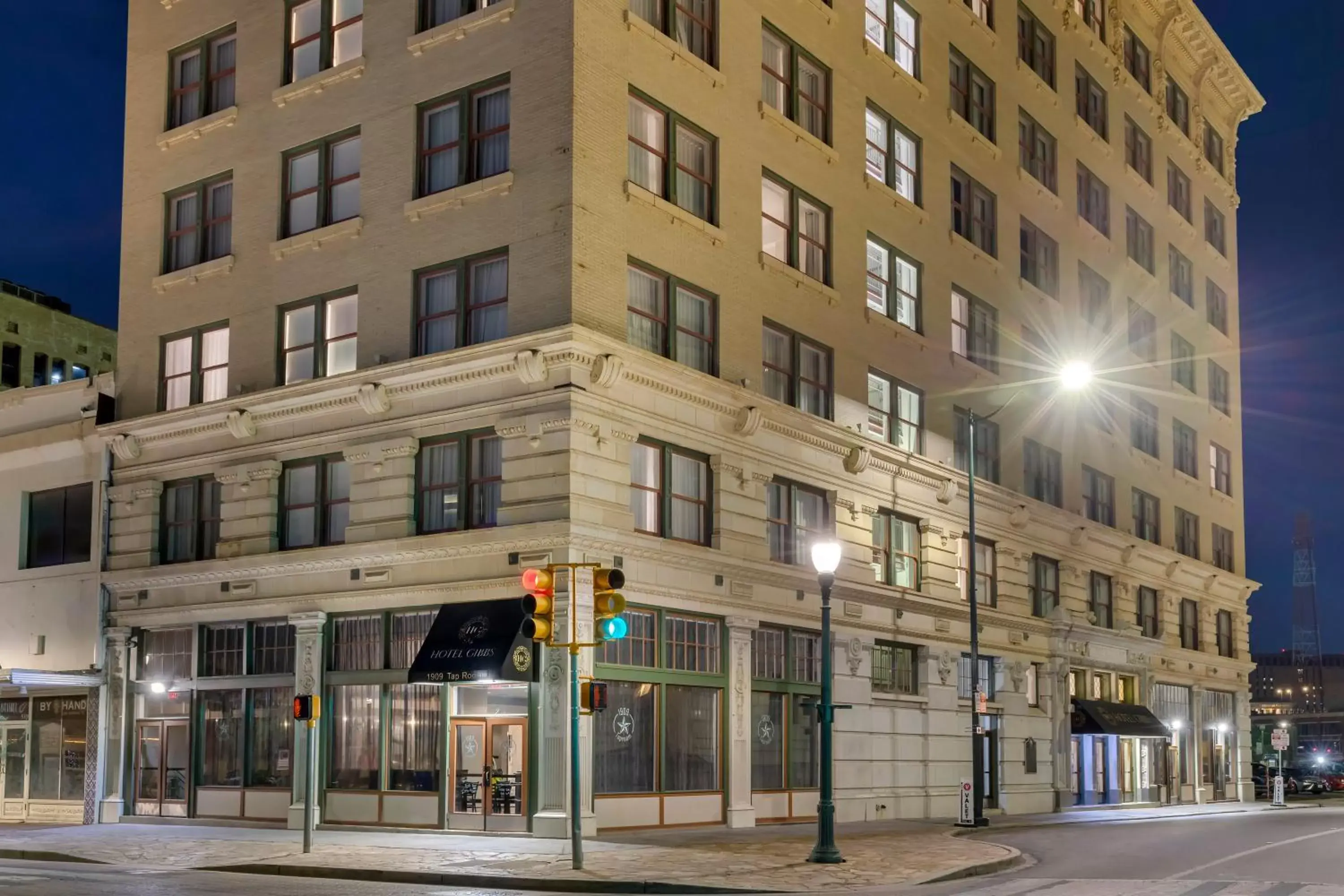 Property building in Hotel Gibbs Downtown Riverwalk Property building in Hotel Gibbs Downtown Riverwalk