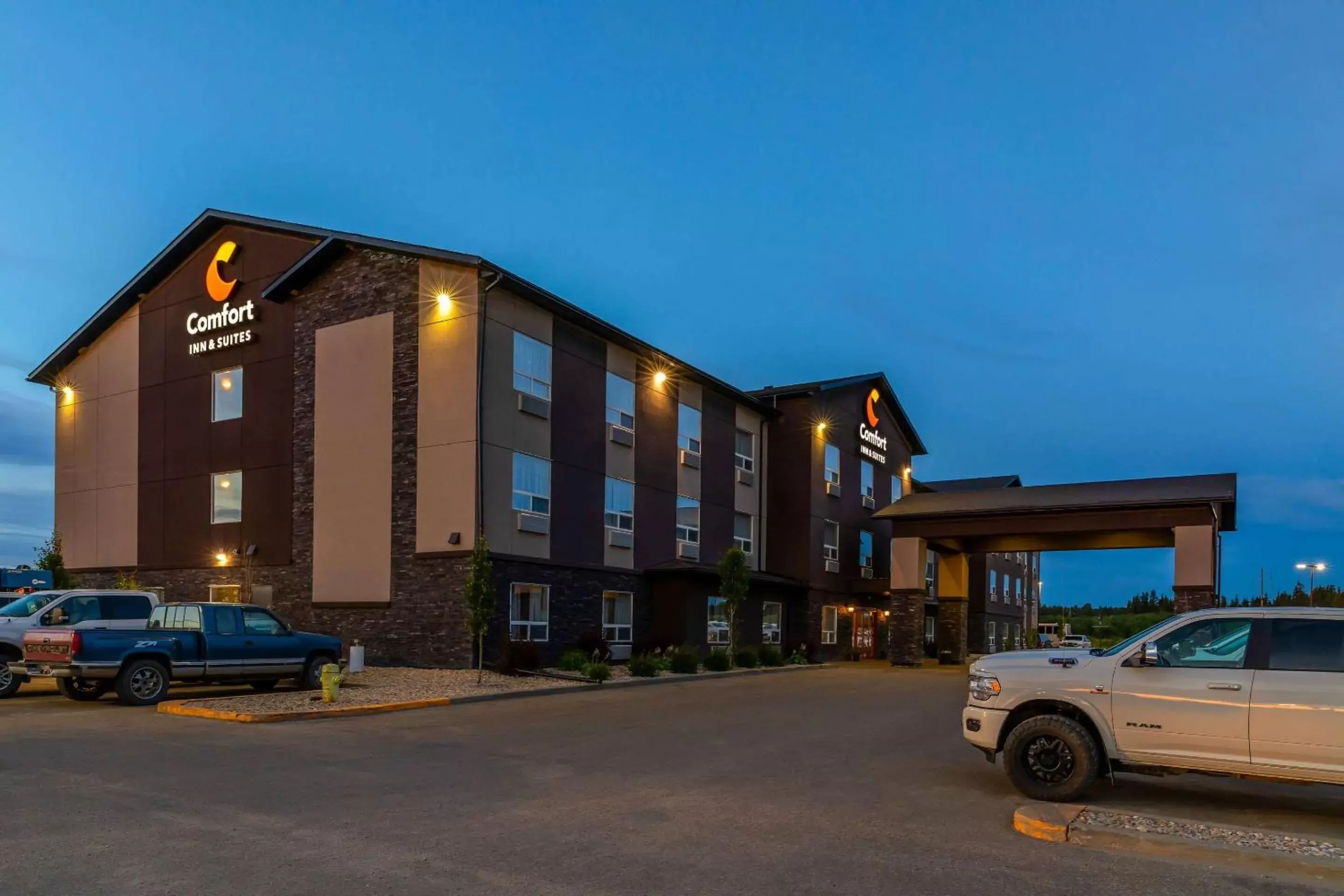 Property Building in Comfort Inn & Suites