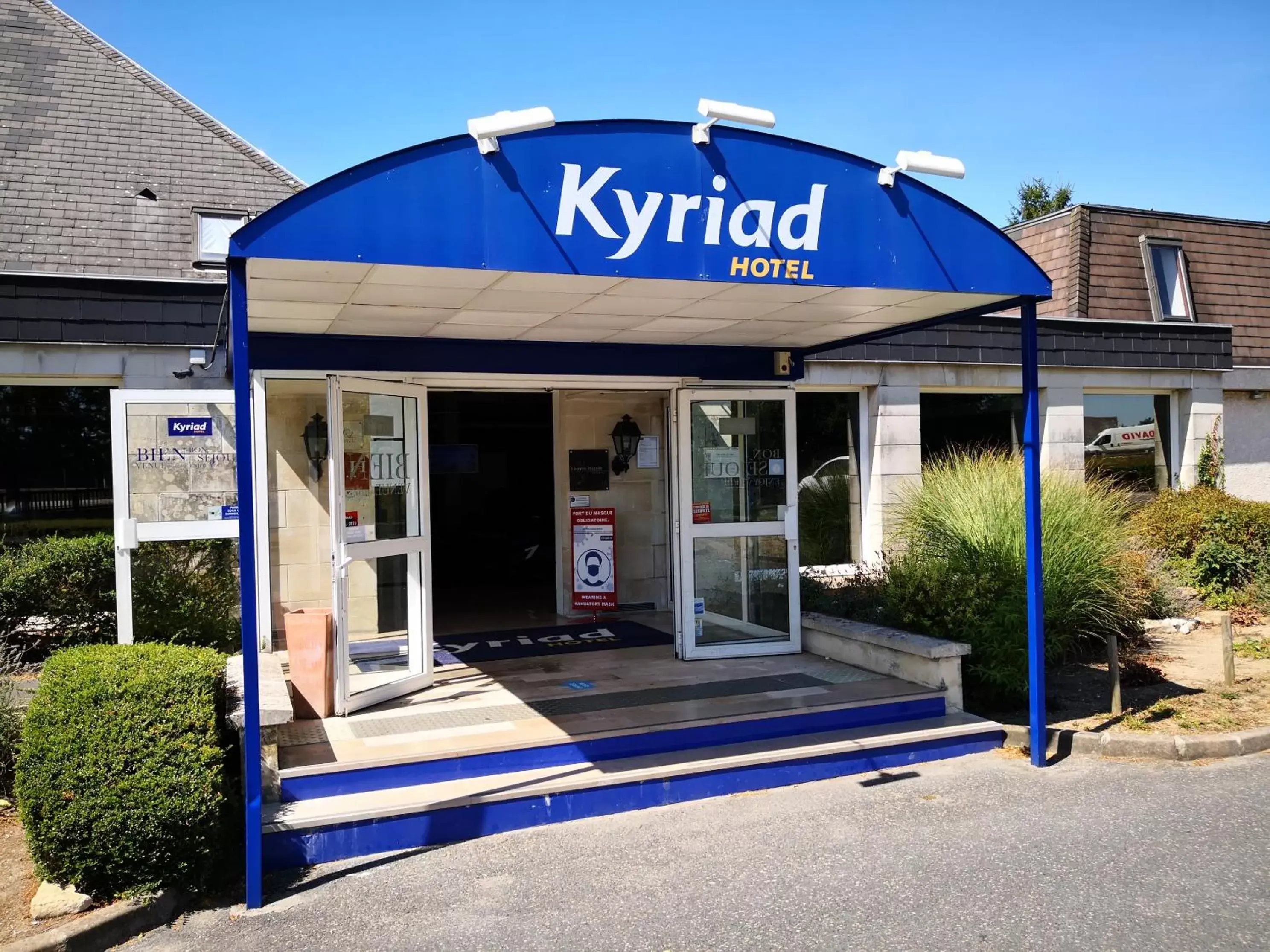 Property building in Kyriad Laon