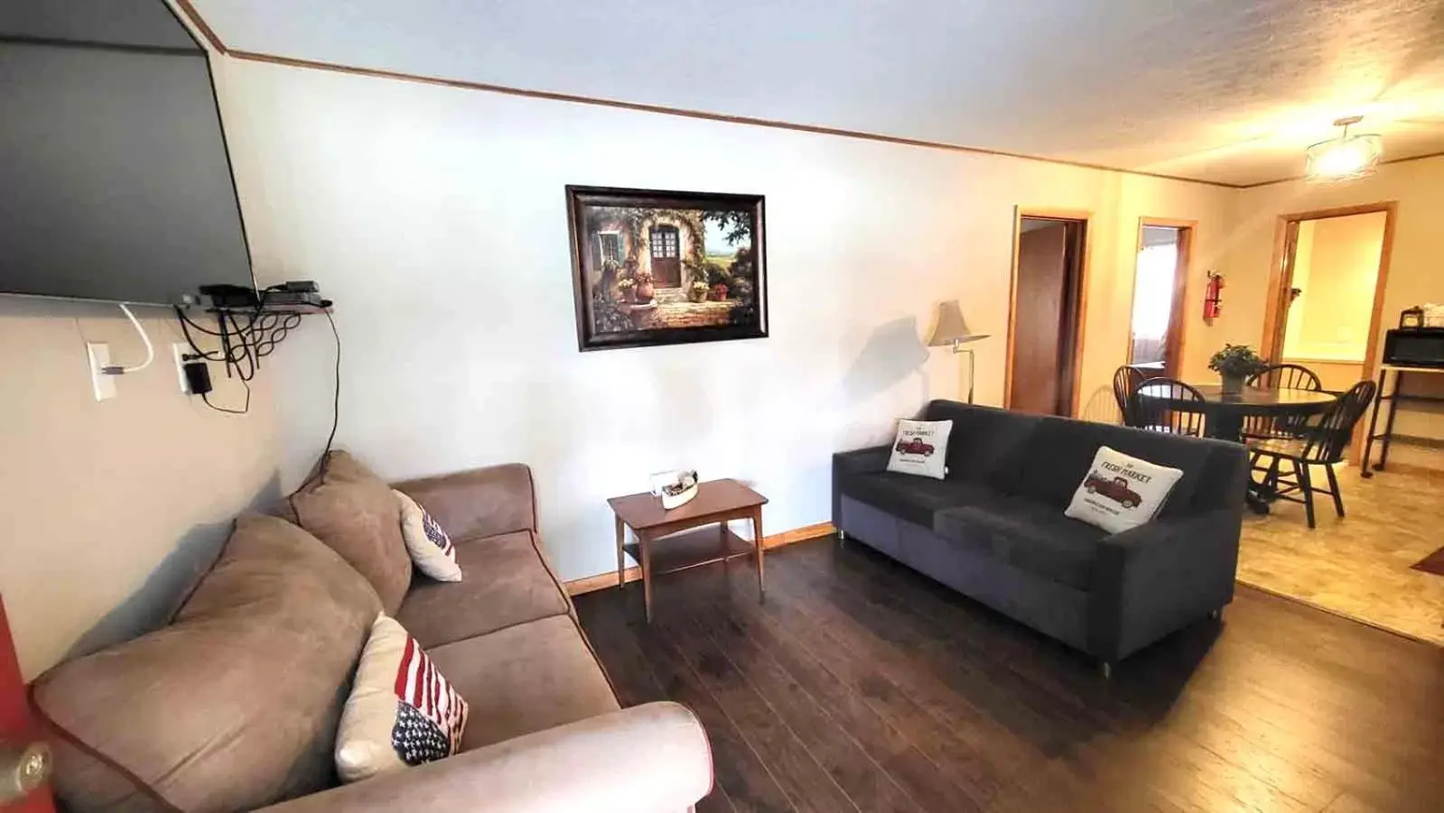 Living room, Seating Area in Hunter's Friend Resort Near Table Rock Lake