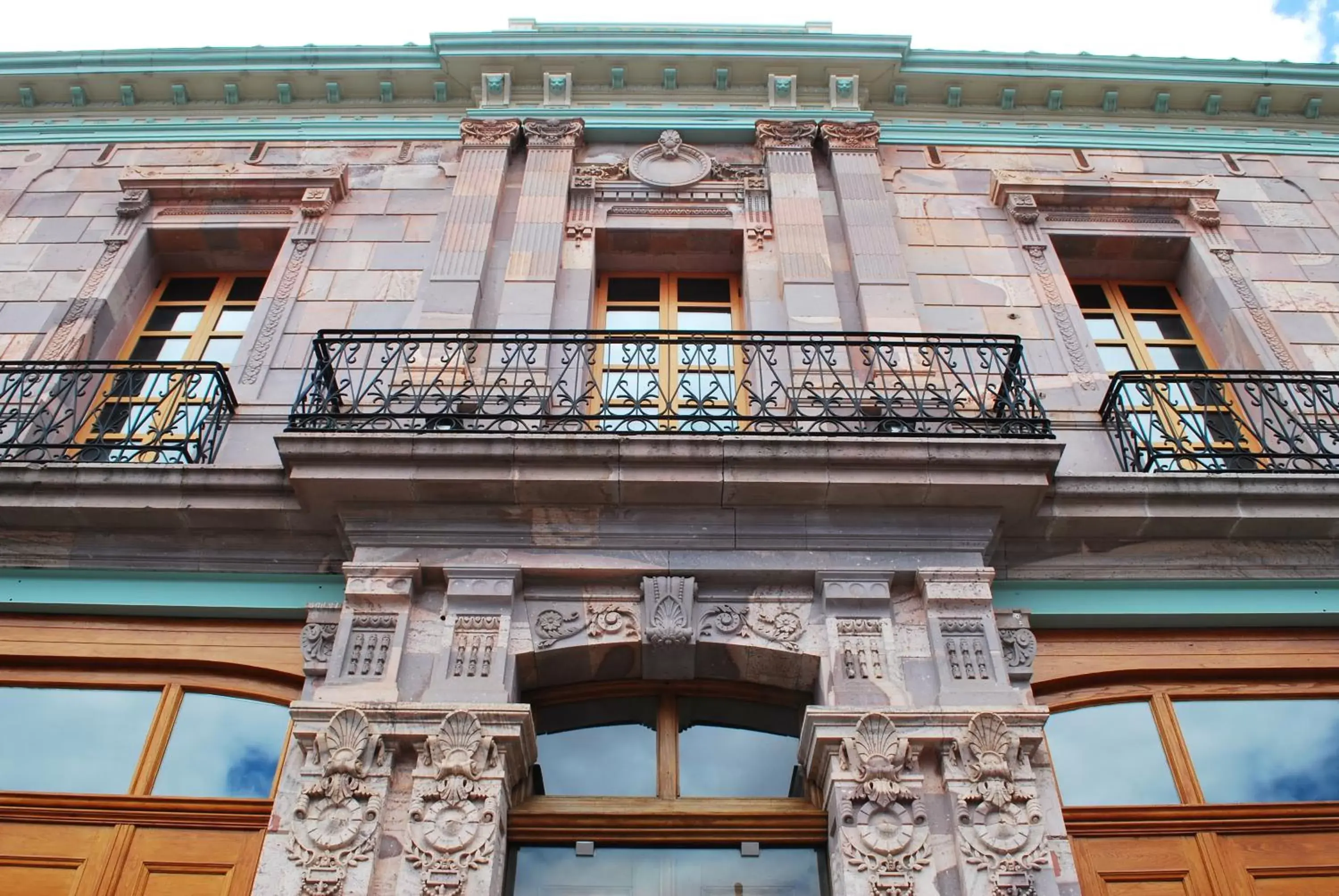 Facade/entrance, Property Building in Santa Rita Hotel del Arte