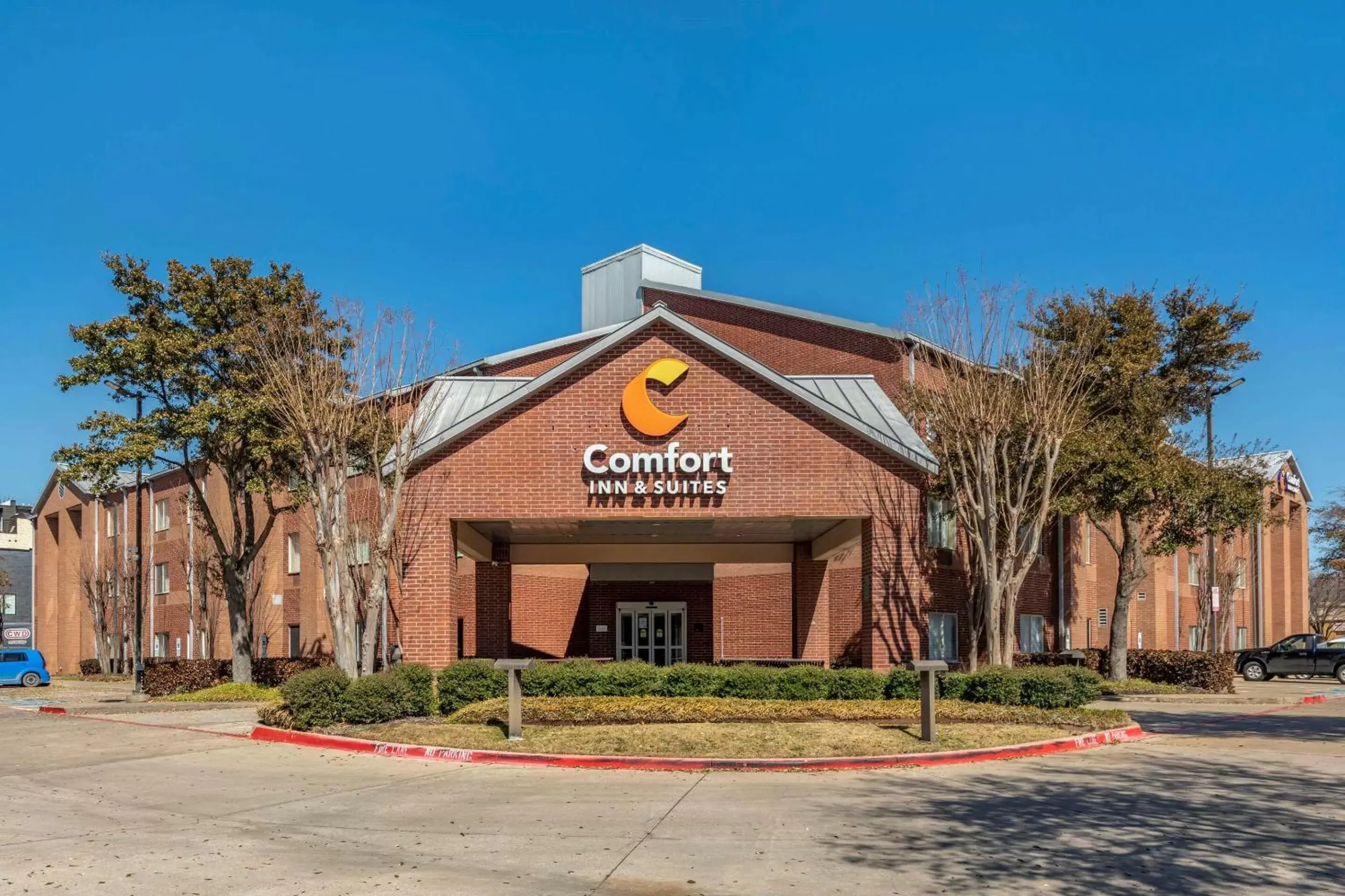 Property building in Comfort Inn & Suites North Dallas-Addison