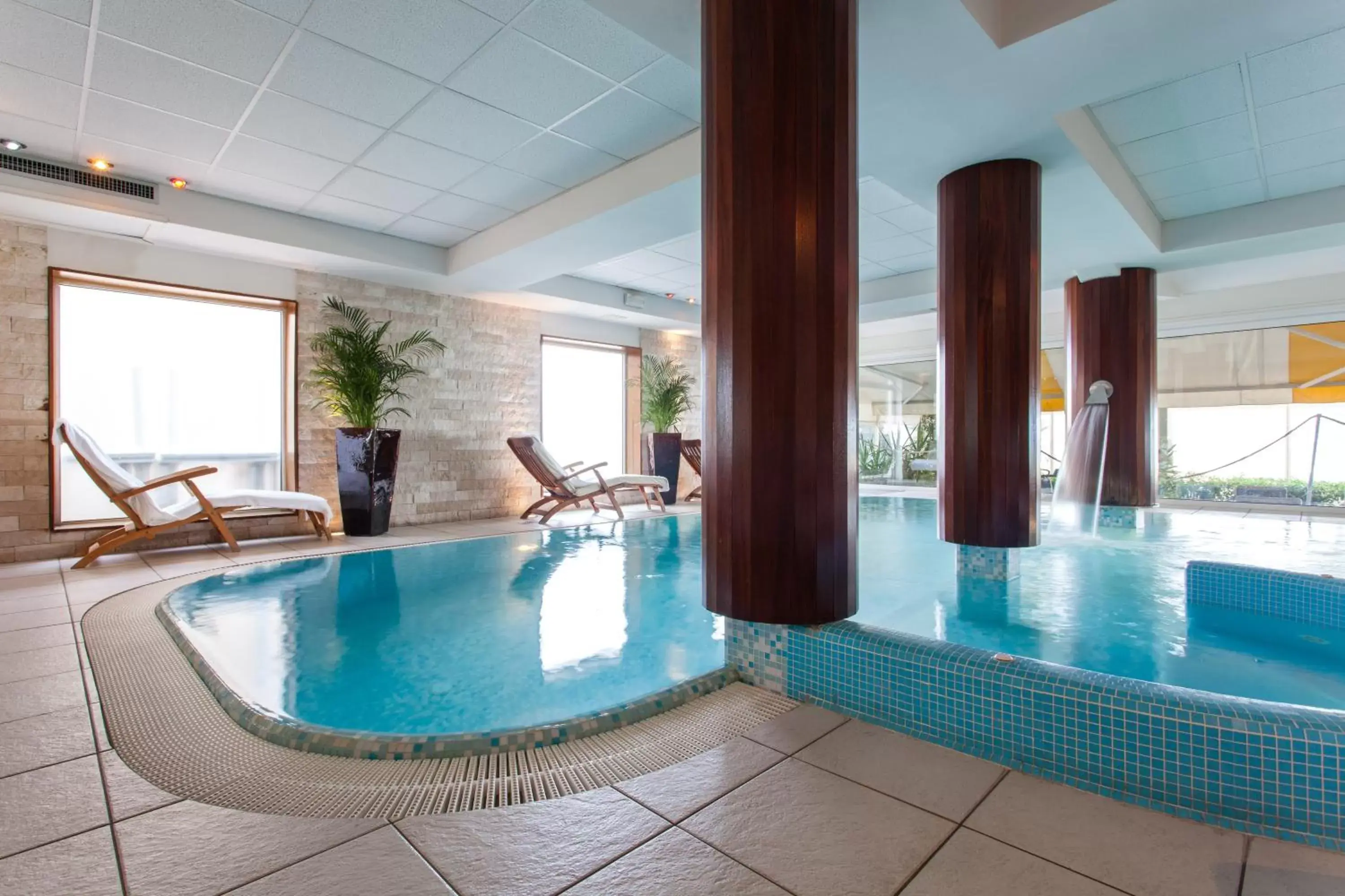 Hot Tub, Swimming Pool in Hotel Villa Sorriso
