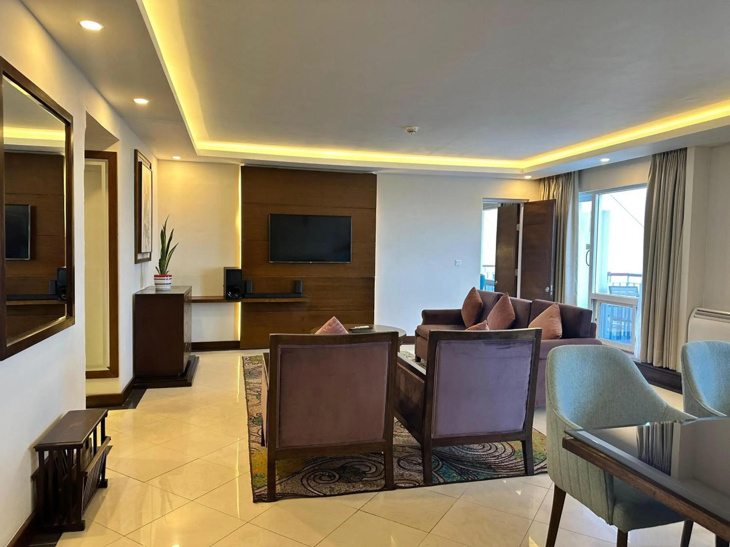 TV and multimedia, Seating Area in Pearl Continental Hotel, Bhurban