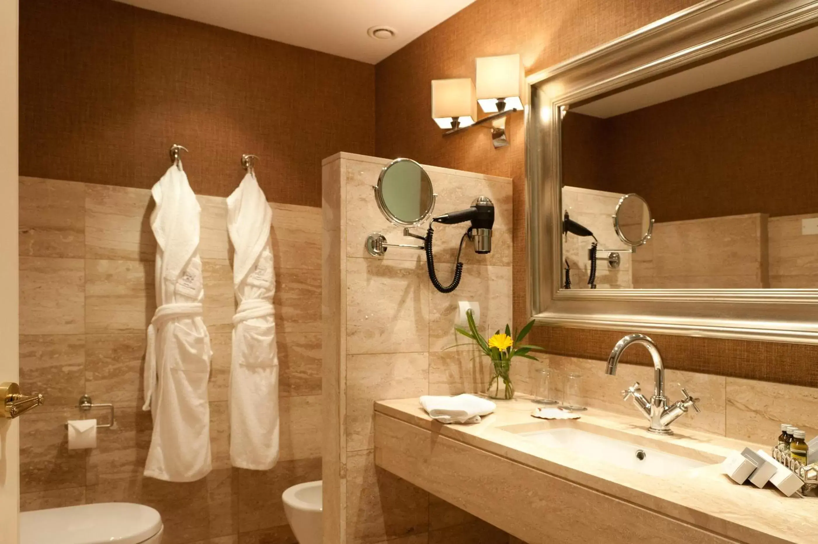 Shower, Bathroom in A Quinta Da Auga Hotel Spa Relais & Chateaux