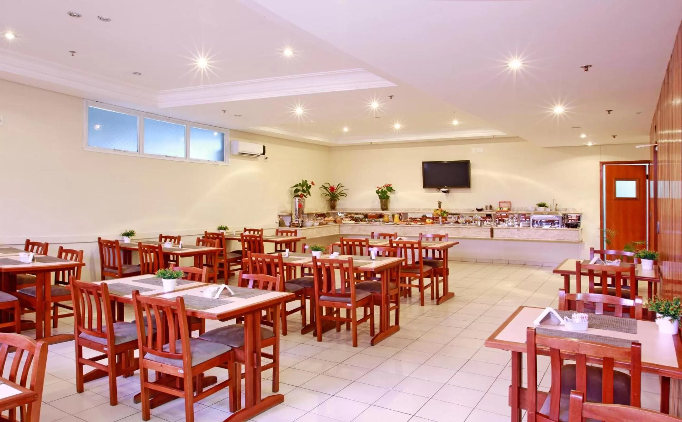 Restaurant/Places to Eat in Travel Inn Saint Charles