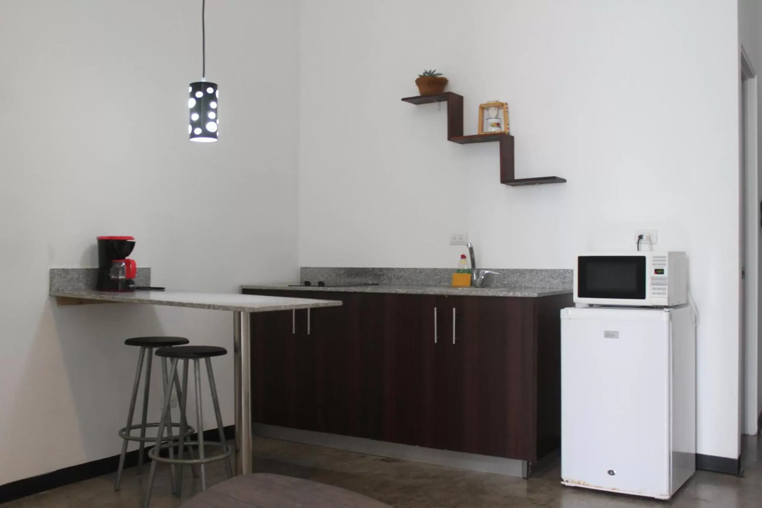 Kitchen/Kitchenette in Cando Living Apartments in Central Avenue