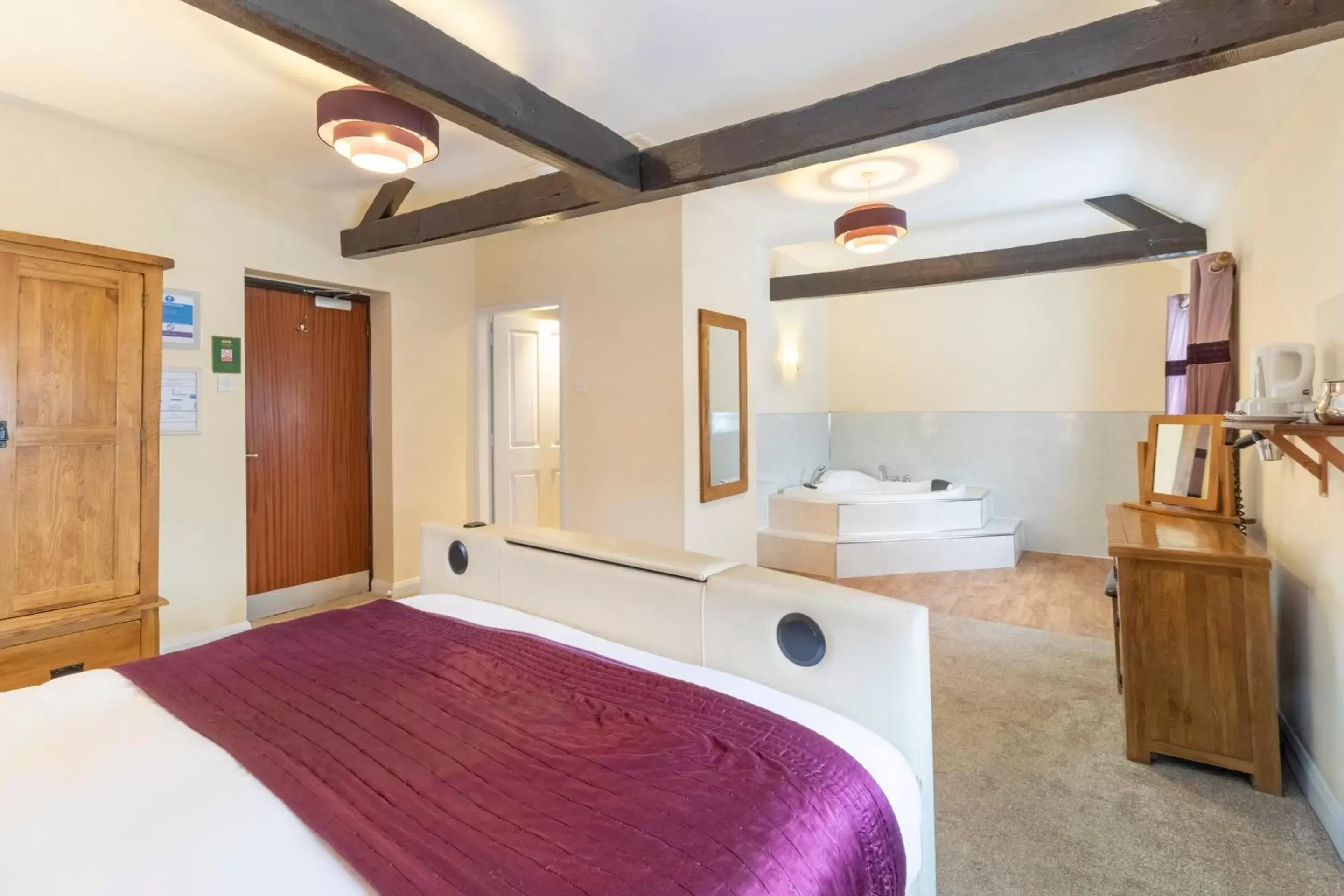 Bedroom in OYO Elm Farm Country House, Norwich Airport