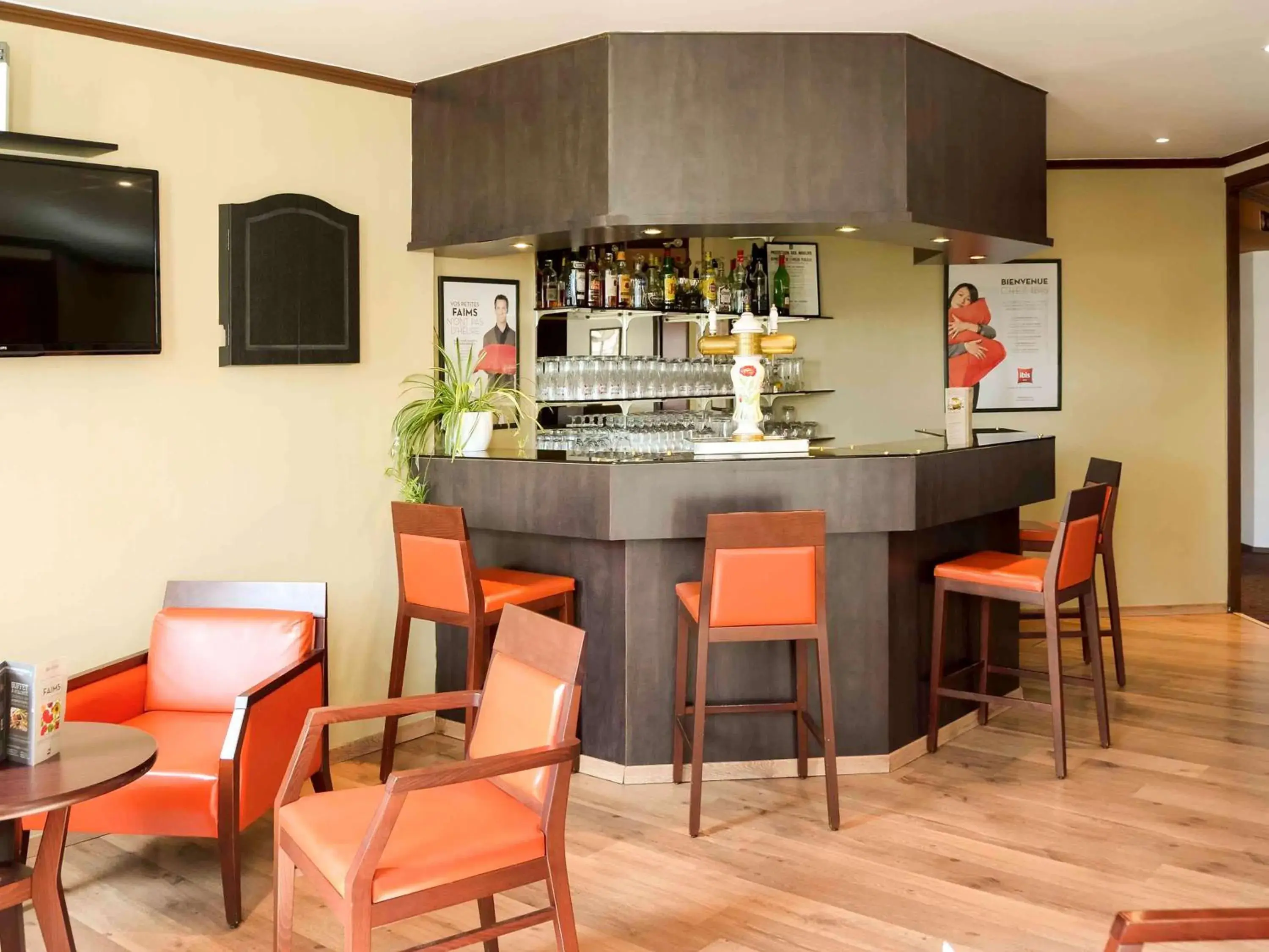 Lounge or bar, Lounge/Bar in Hôtel Ibis Nevers