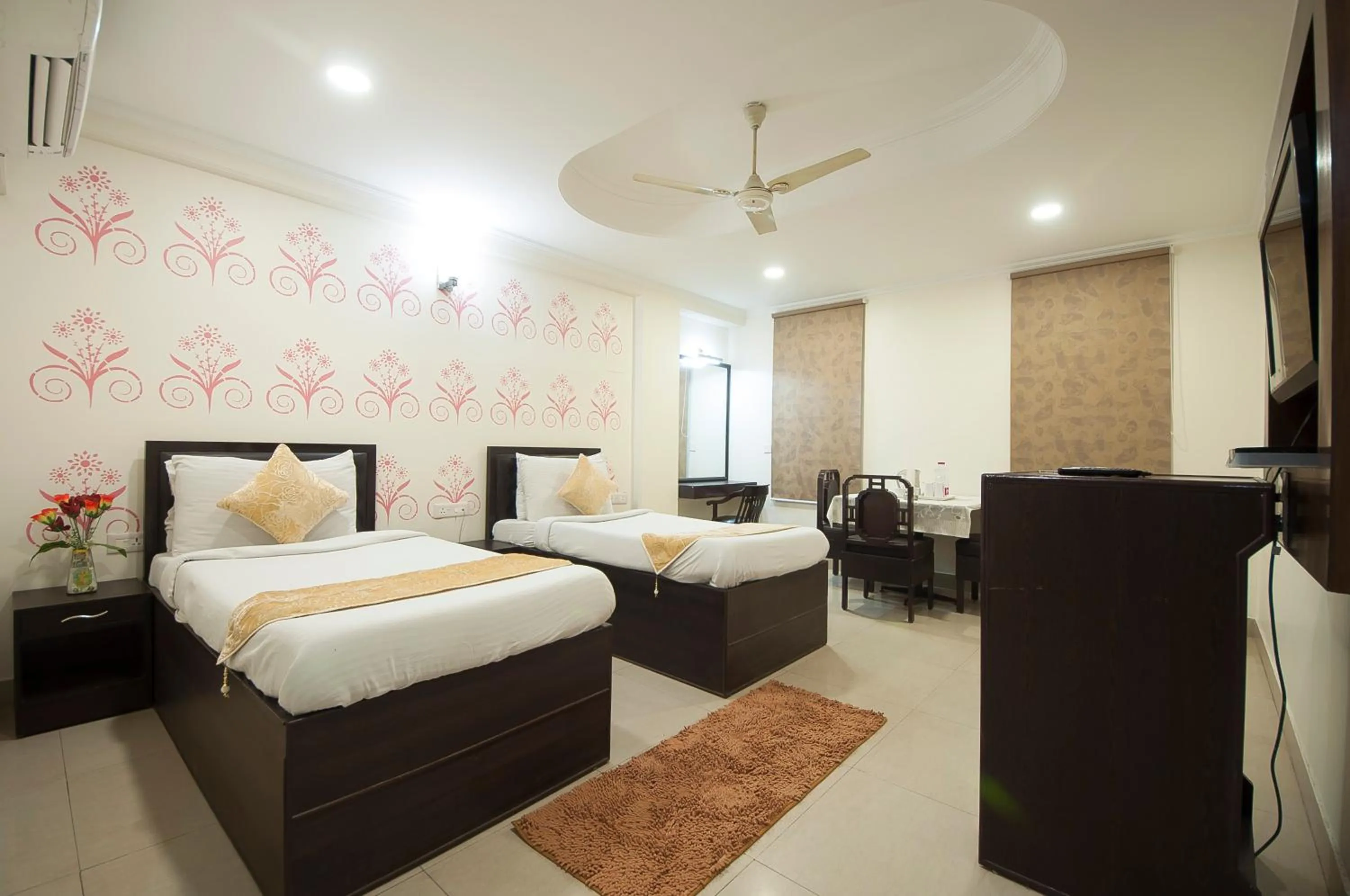 Bedroom, Bed in HOTEL DAKHA INTERNATIONAL - Karol Bagh, New Delhi