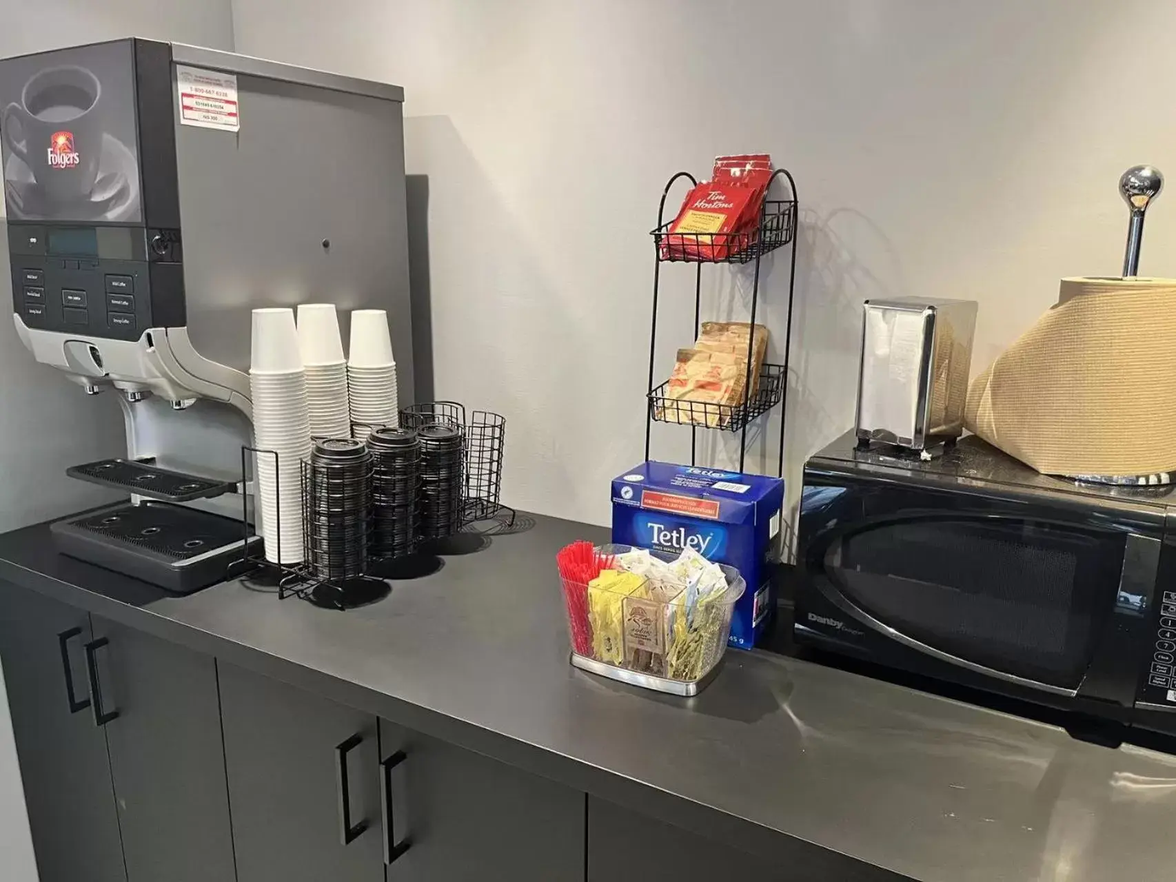 Continental breakfast, Kitchen/Kitchenette in Econo Lodge Airport Quebec