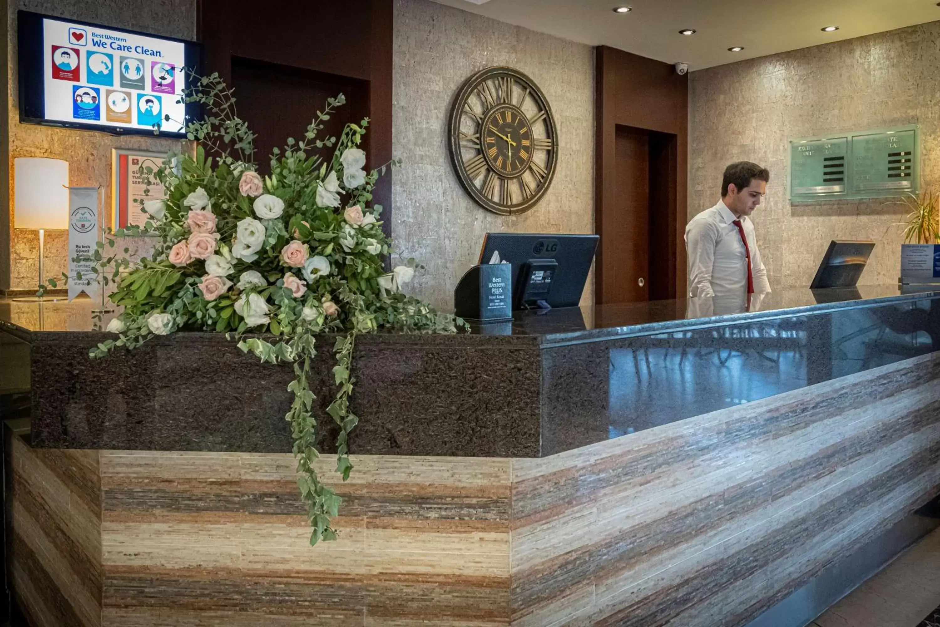 Lobby or reception in Best Western Plus Hotel Konak