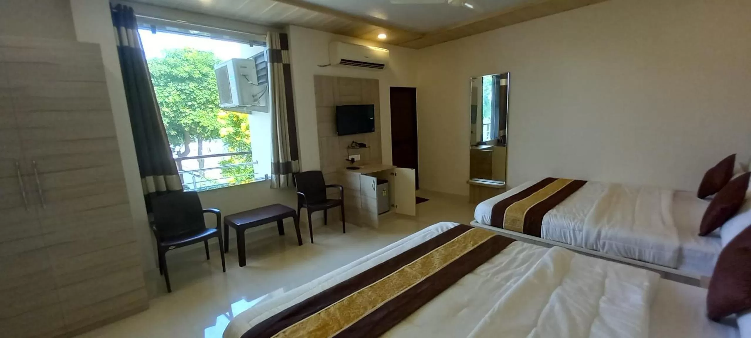TV and multimedia, Bed in Sanjog Resort