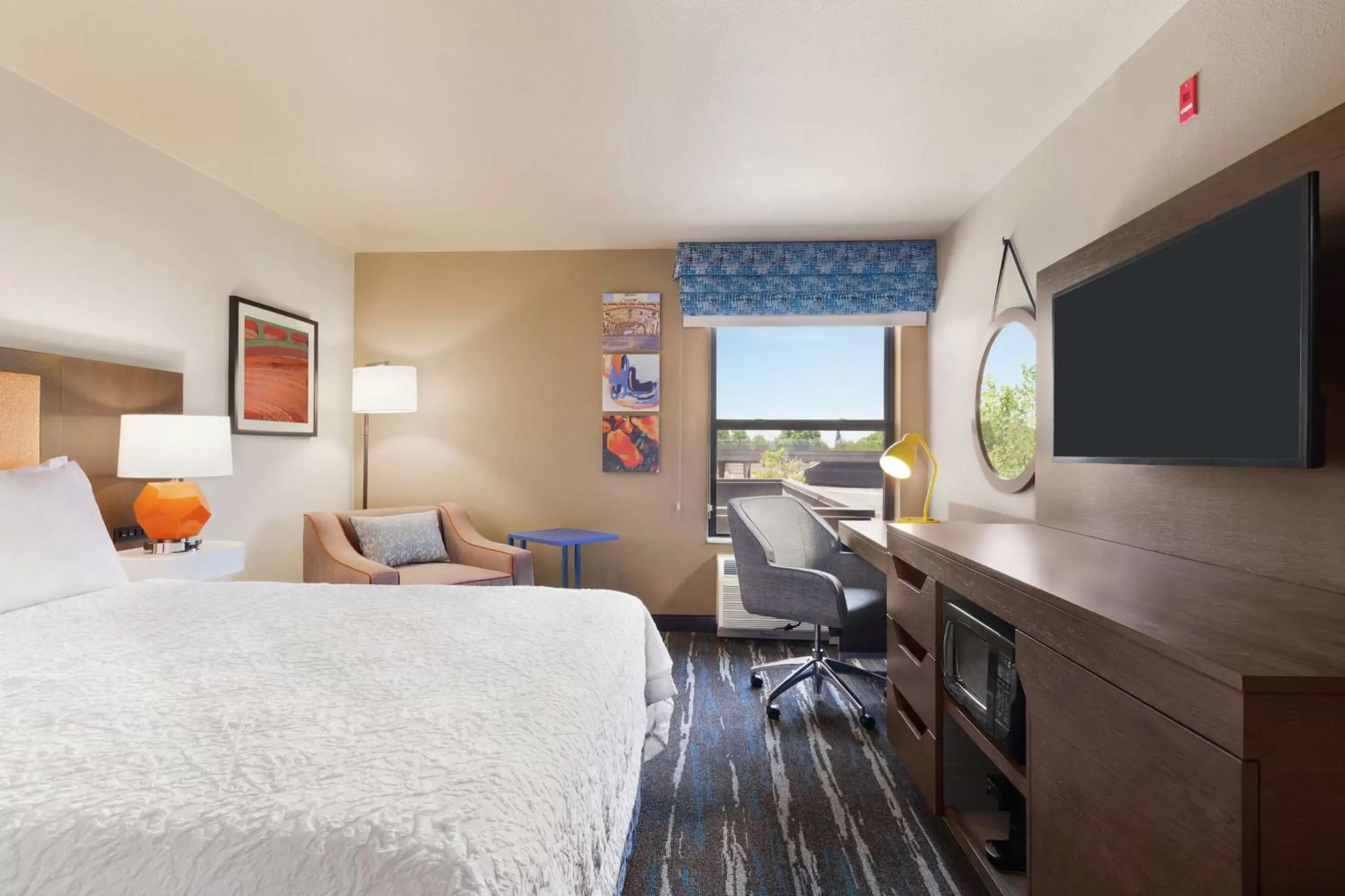 Bed in Hampton Inn Sacramento/Rancho Cordova Bed in Hampton Inn Sacramento/Rancho Cordova