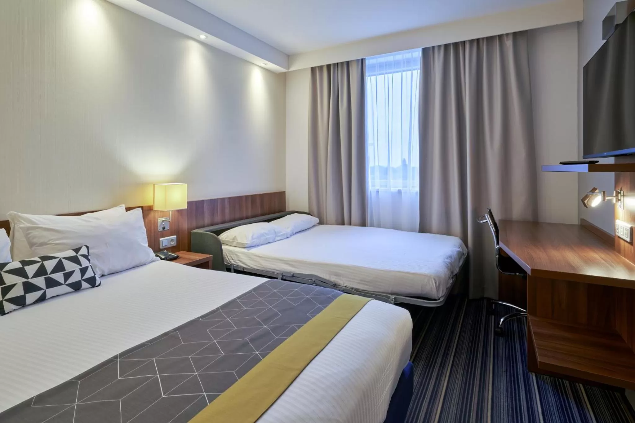 Photo of the whole room, Bed in Holiday Inn Express Strasbourg Centre by IHG
