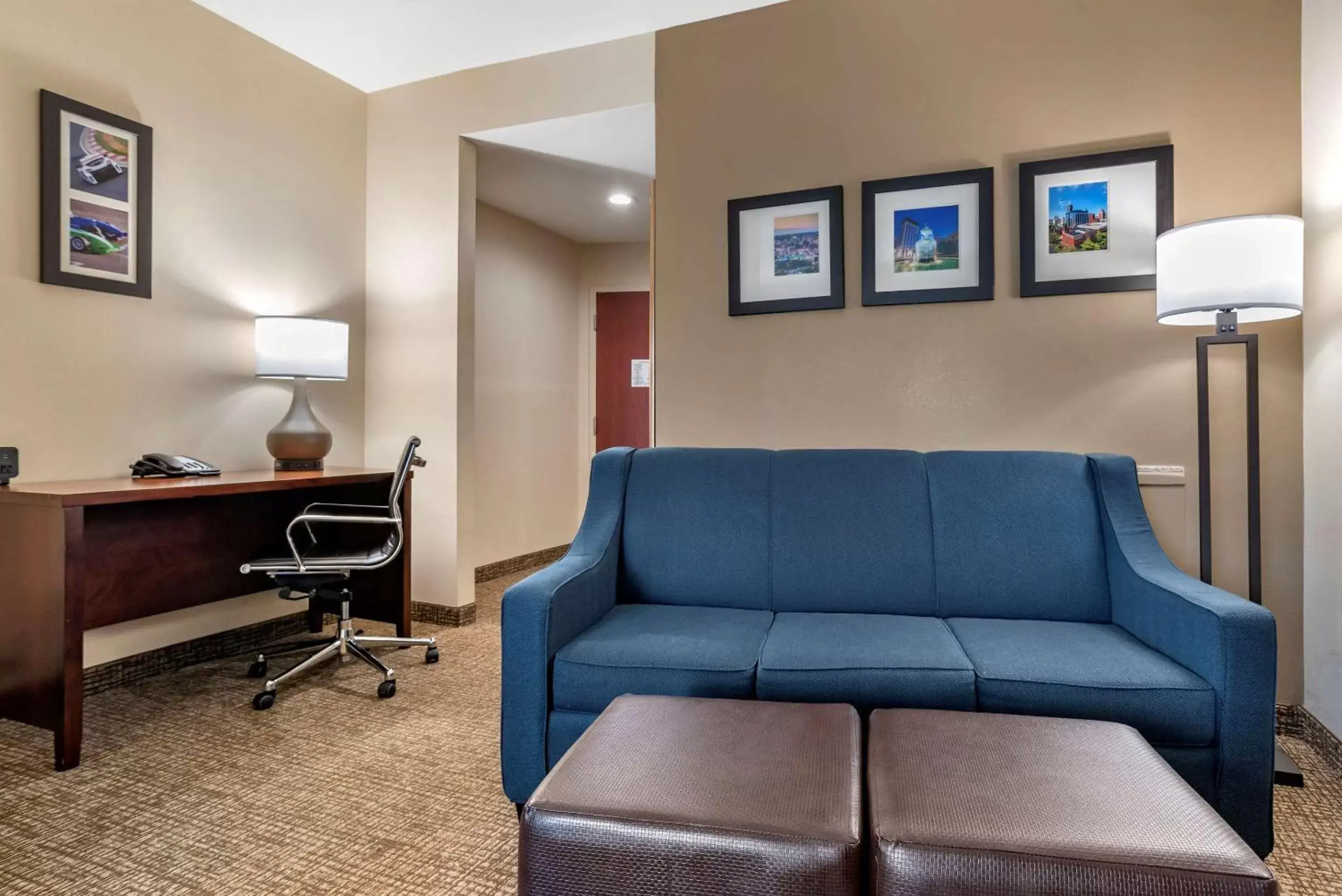 Living room, Seating Area in Comfort Suites Pell City I-20 exit 158