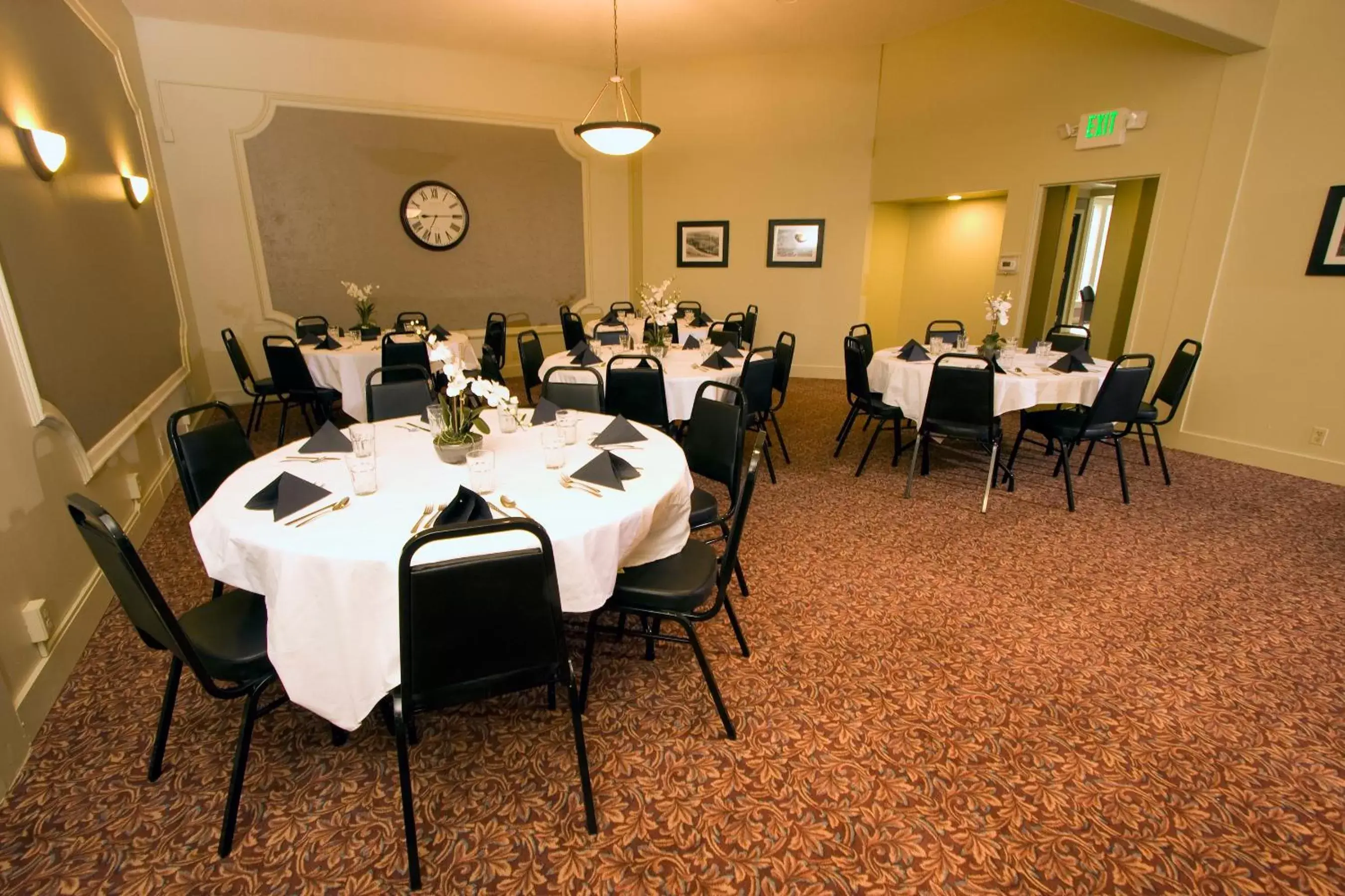 Banquet/Function facilities, Restaurant/Places to Eat in The Dalles Inn