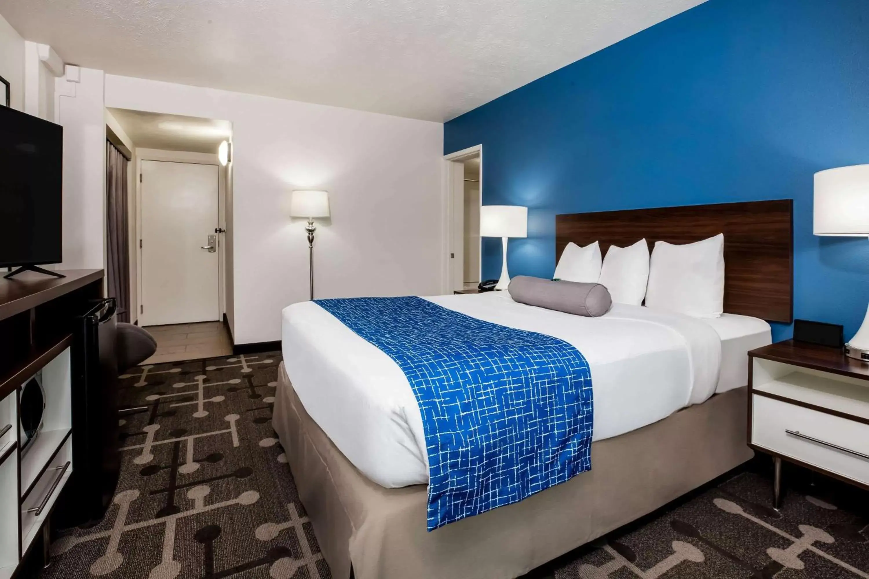 Photo of the whole room, Bed in Baymont by Wyndham Spokane