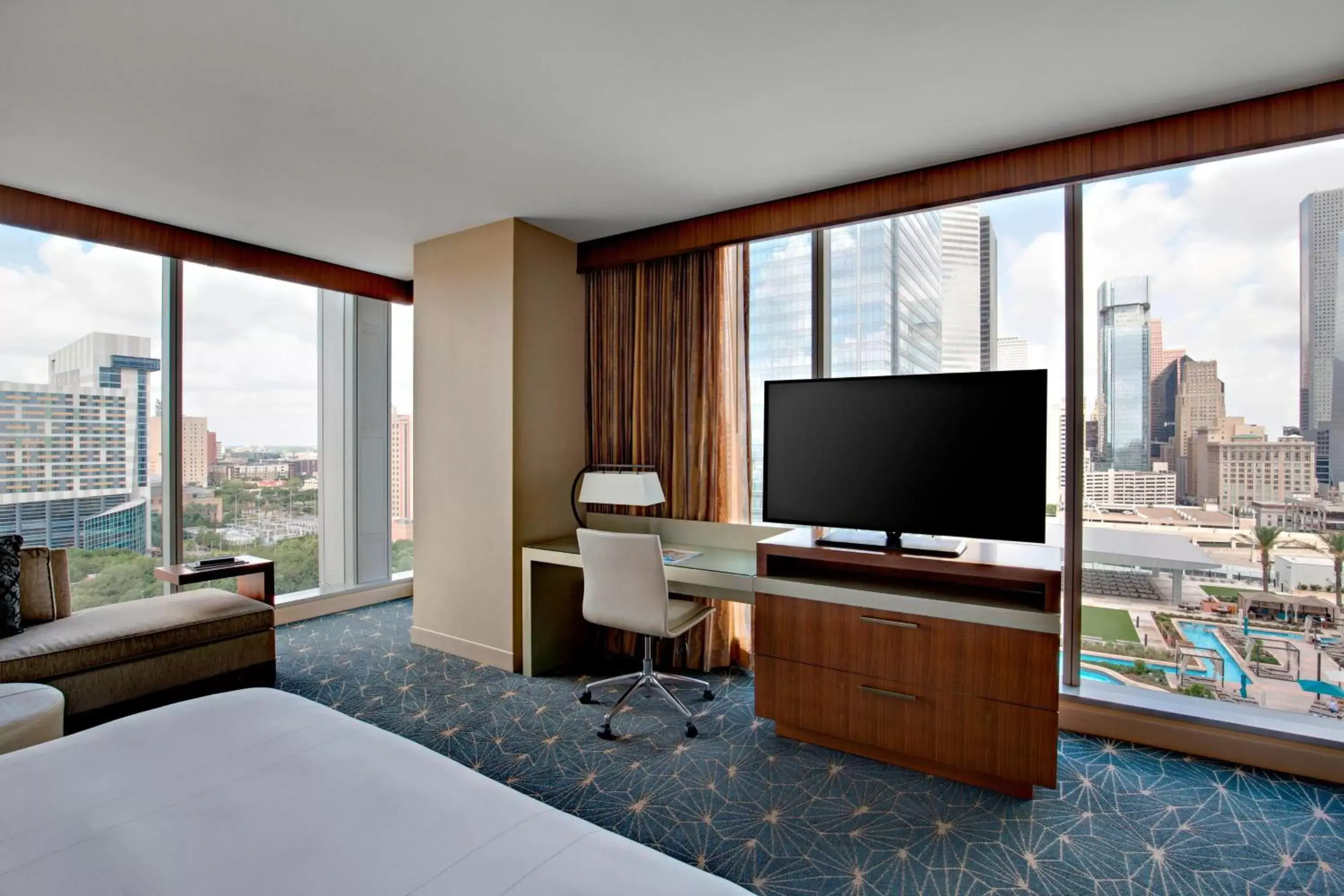 Photo of the whole room, TV/Entertainment Center in Marriott Marquis Houston