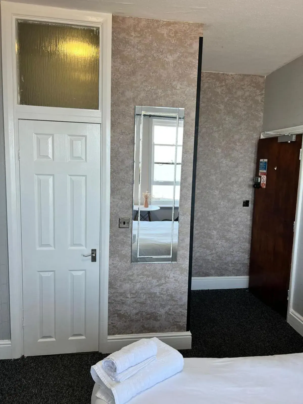 Bedroom, Bathroom in OYO Marine Parade Hotel, Eastbourne Pier