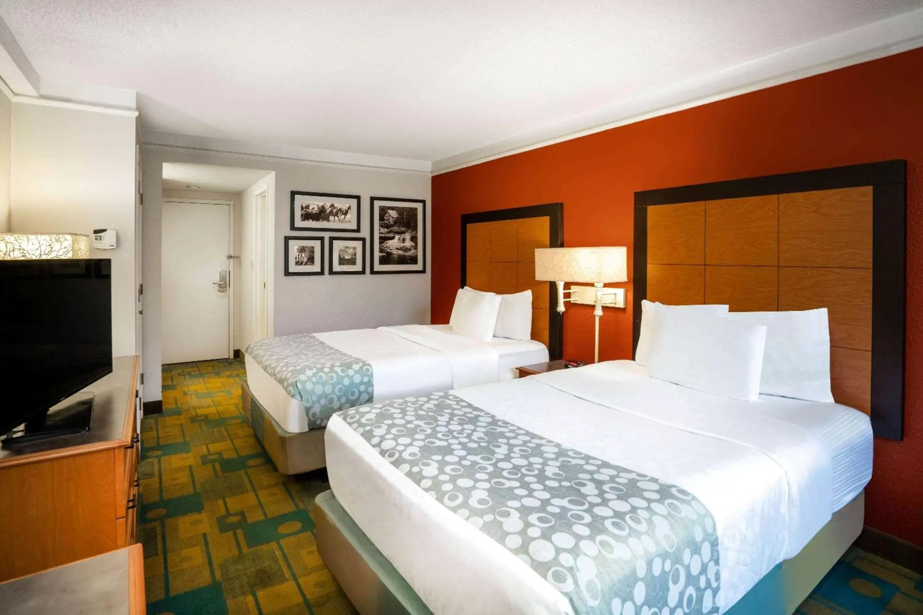 Photo of the whole room, Bed in La Quinta by Wyndham Nashville Airport/Opryland Photo of the whole room, Bed in La Quinta by Wyndham Nashville Airport/Opryland