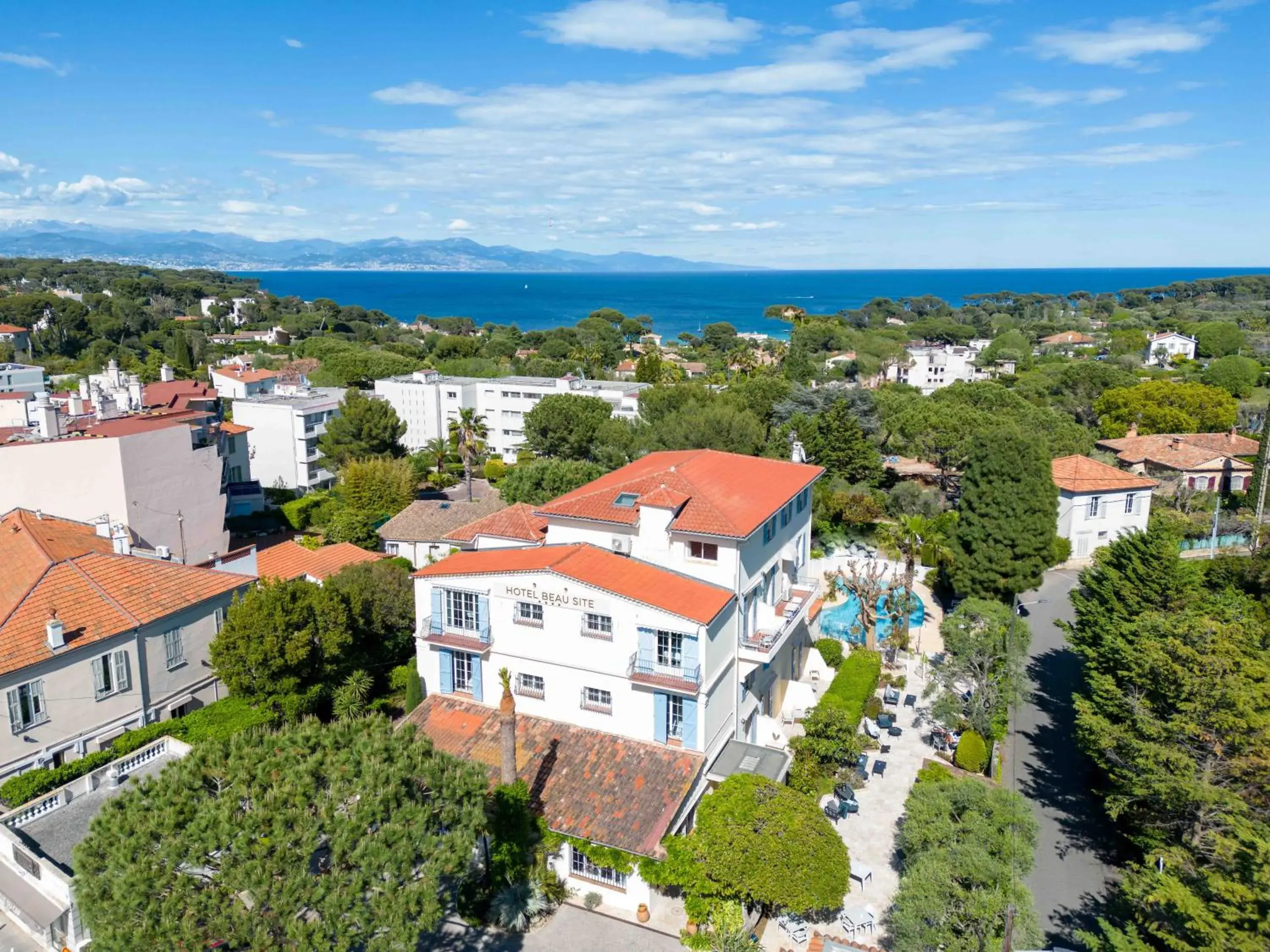 Property building, Bird's-eye View in Hôtel Beau Site - Cap d'Antibes