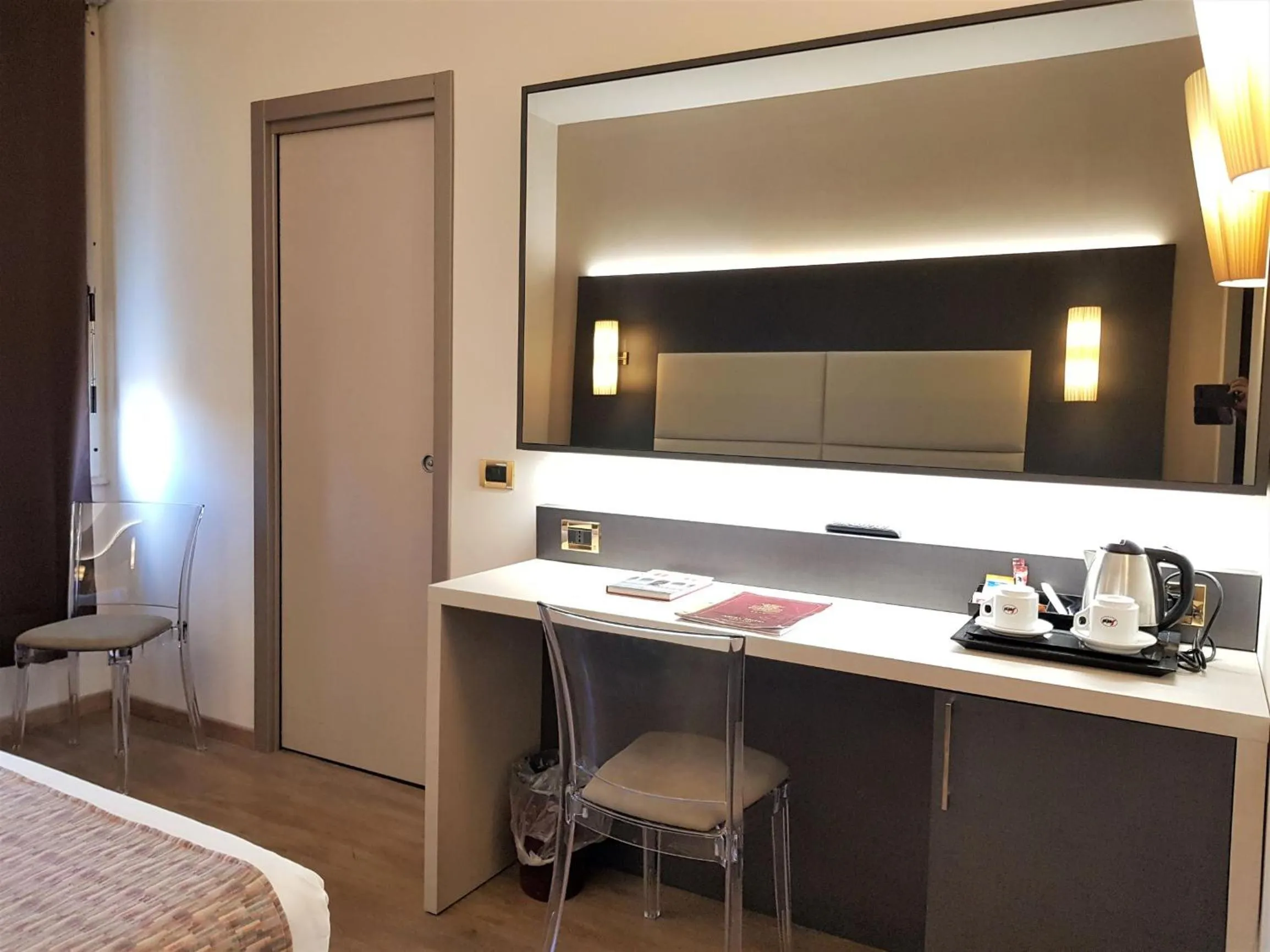 TV and multimedia, Bed in Astra Hotel