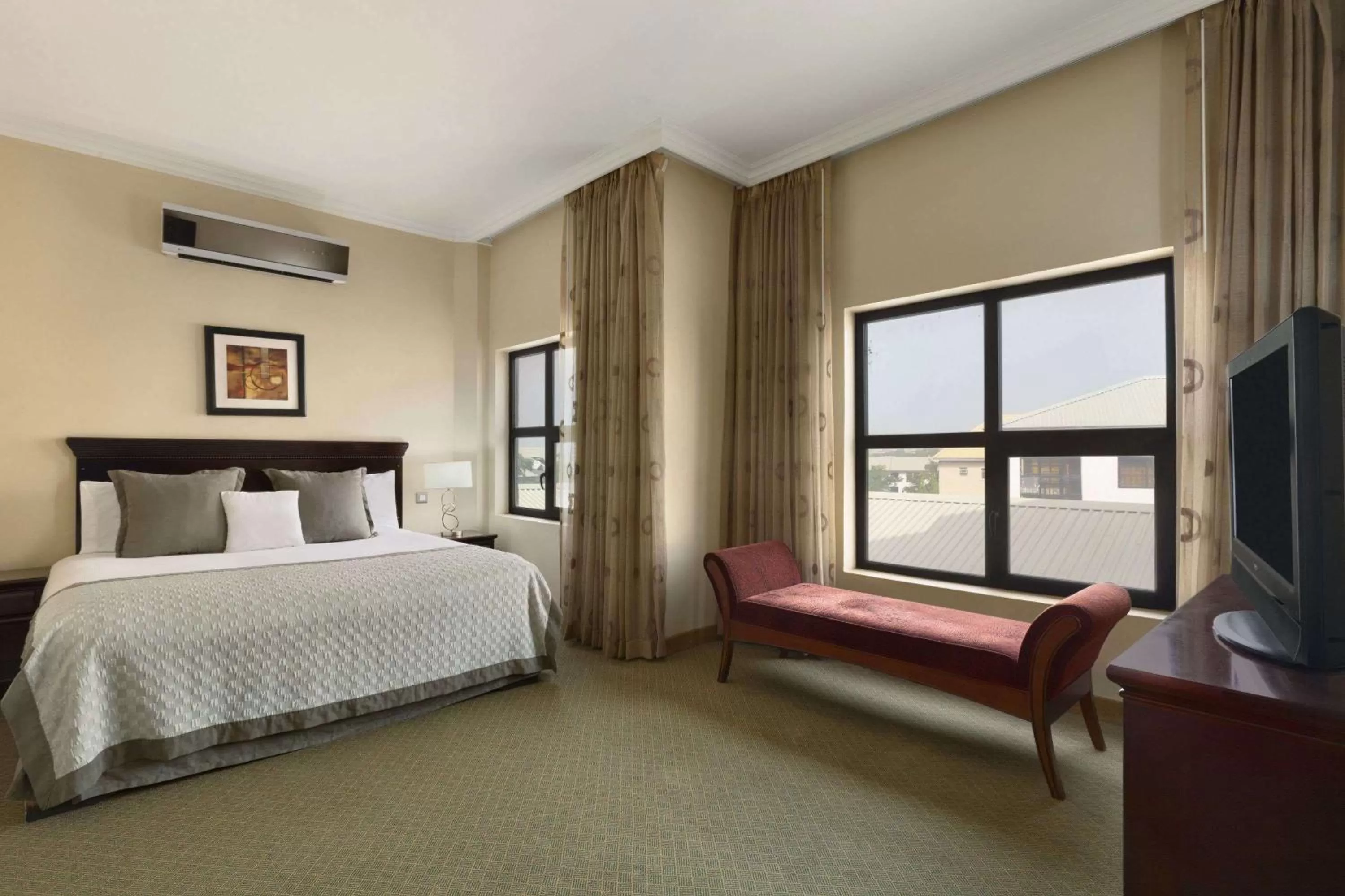 Photo of the whole room, Bed in Hawthorn Suites by Wyndham Abuja