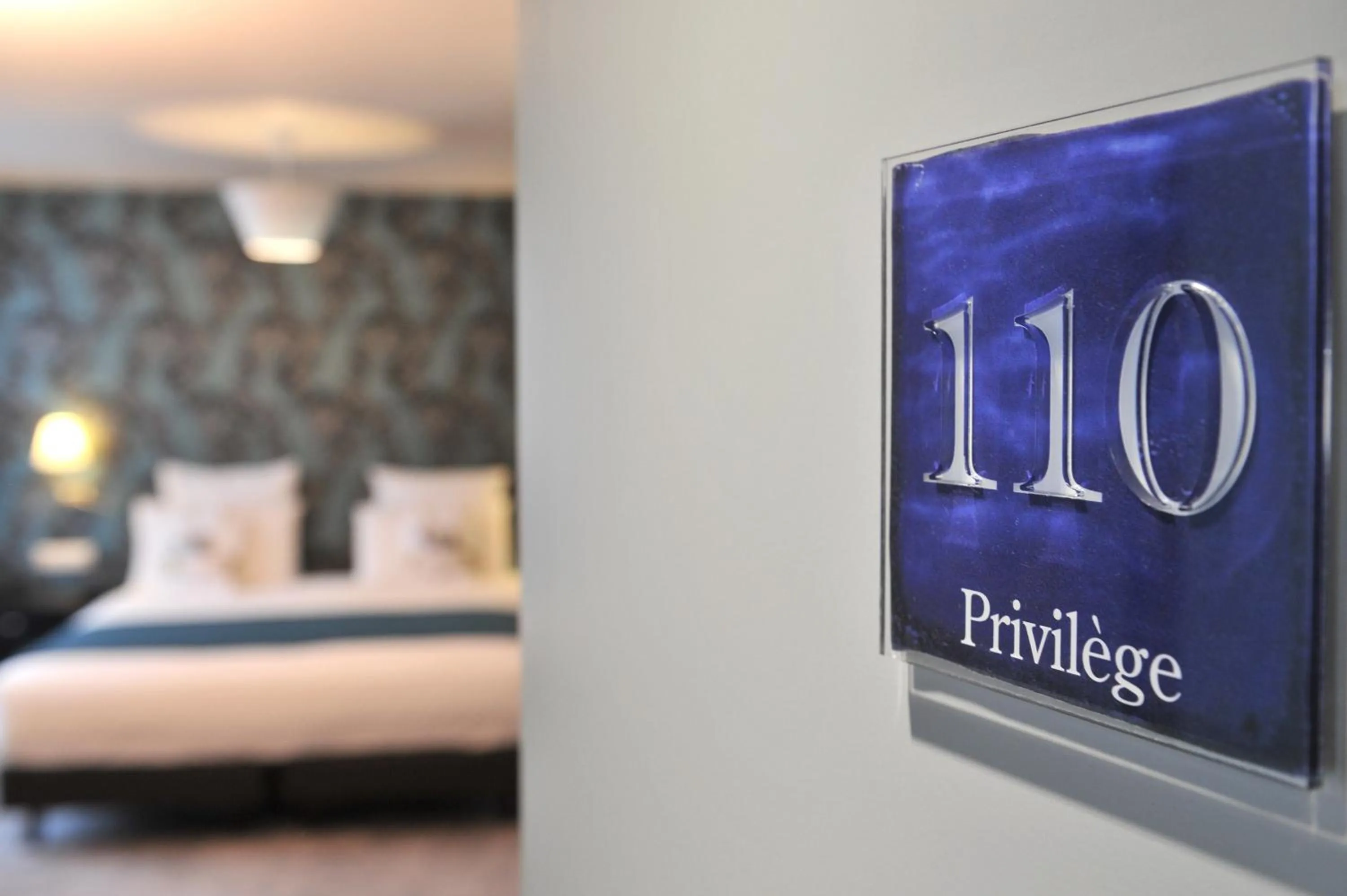 Decorative detail, Bed in Mercure Paris Saint Cloud Hippodrome