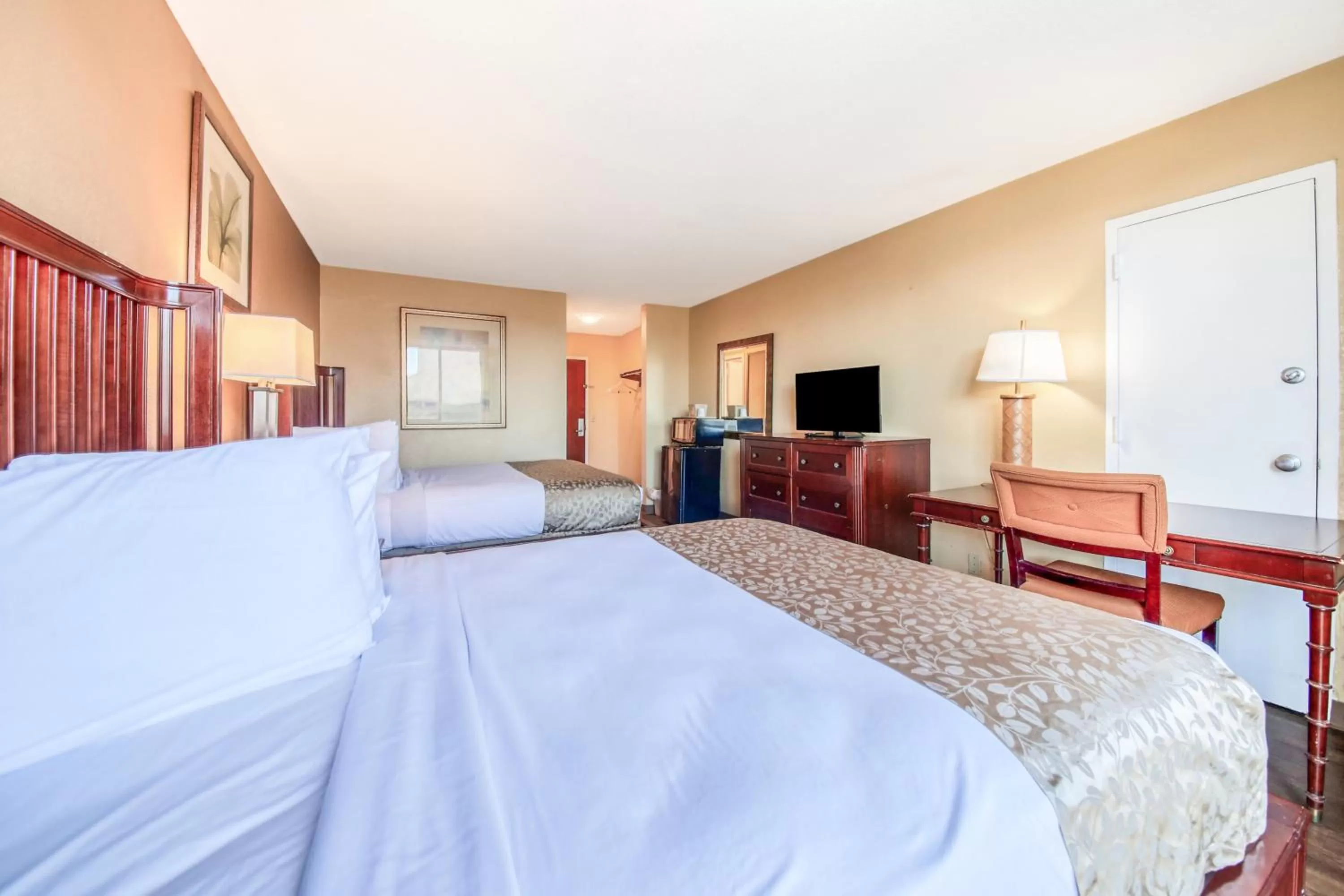 Photo of the whole room in Floridian Express International Drive