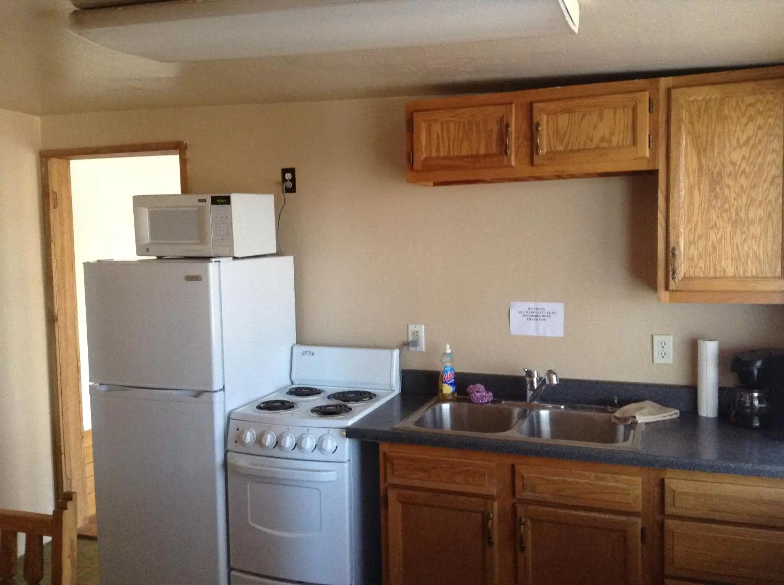 Kitchen or kitchenette, Kitchen/Kitchenette in Rainbows End Fishing Resort