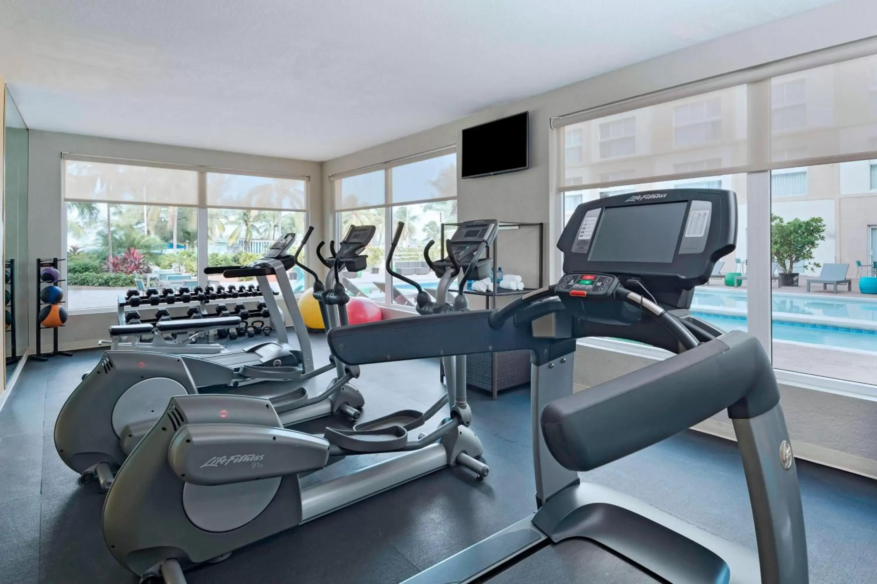 Fitness centre/facilities, Fitness Center/Facilities in Courtyard by Marriott Nassau Downtown/Junkanoo Beach